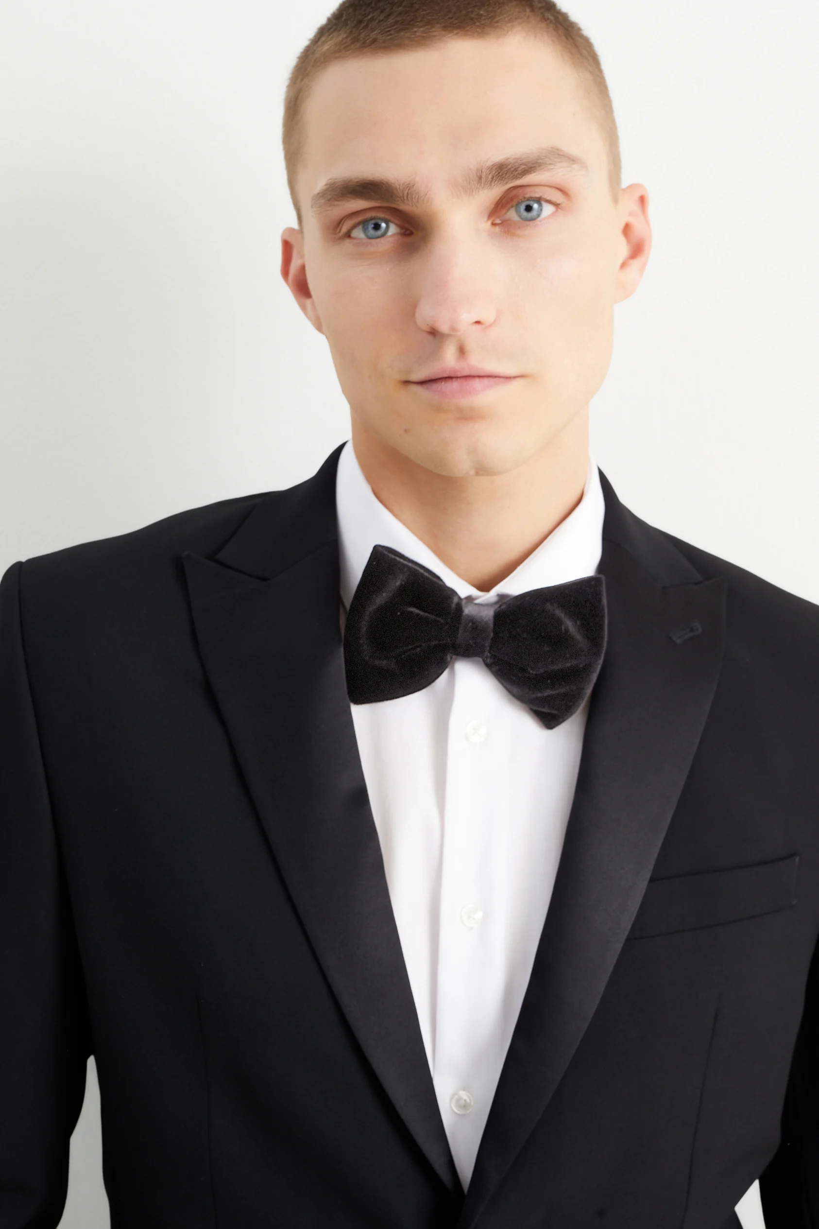 Velvet bow tie