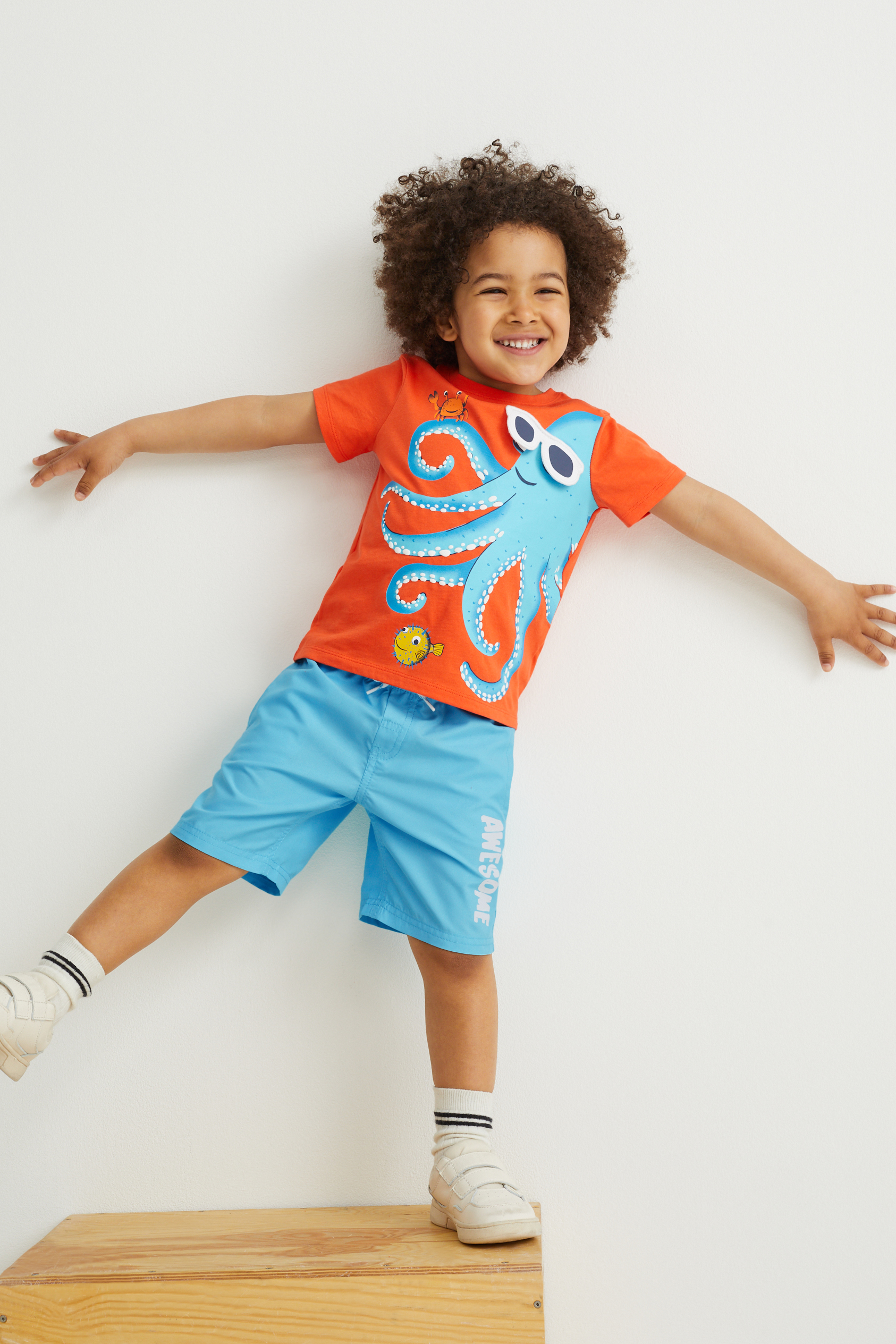 Dinosaur - bermuda shorts - colour change