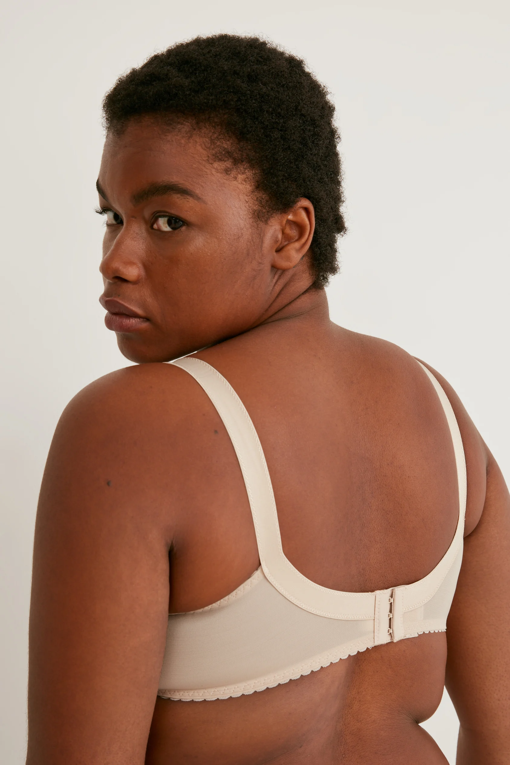 Non-wired minimiser bra