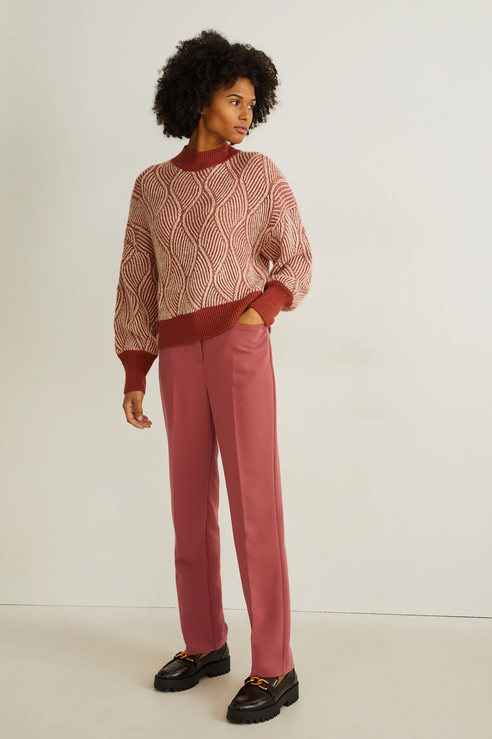 Trousers - high waist - straight fit