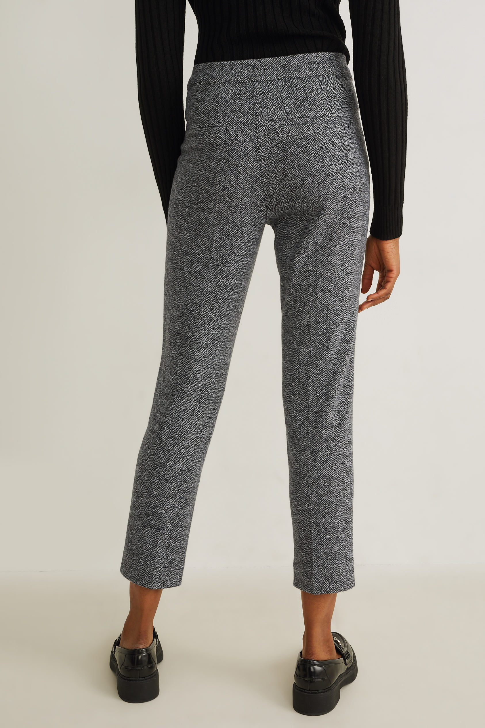 Cloth trousers - mid-rise waist - tapered fit