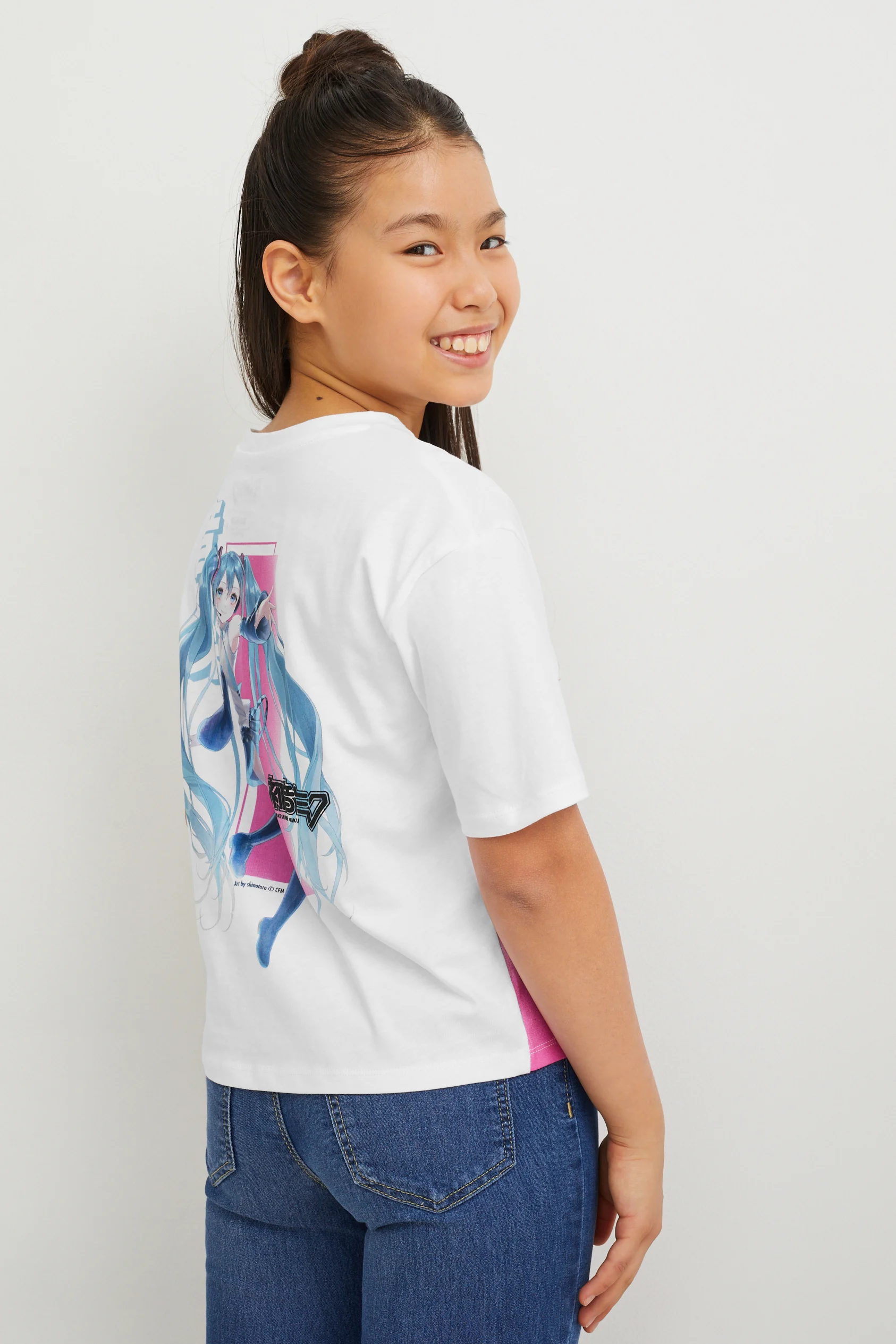 Hatsune Miku - short sleeve T-shirt