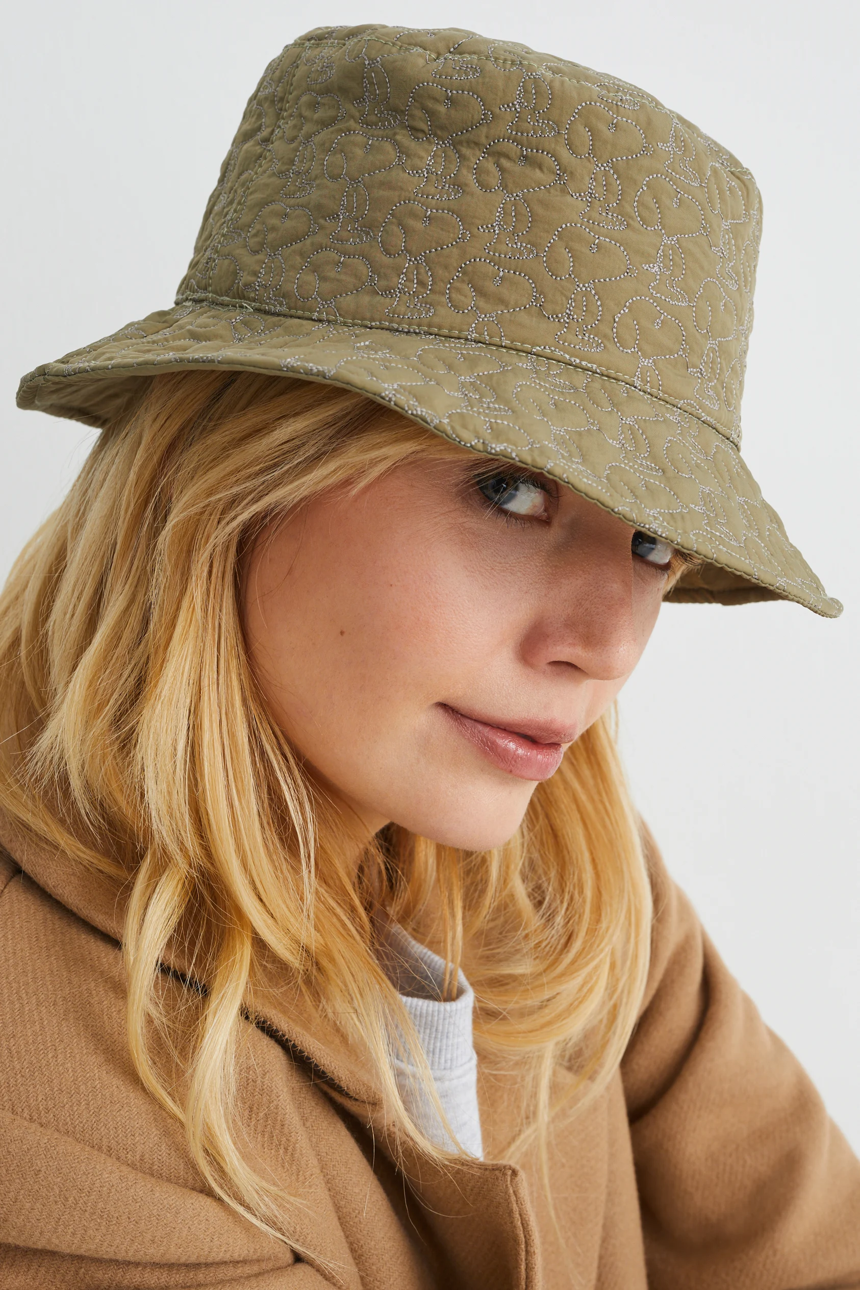 Reversible hat - Snoopy