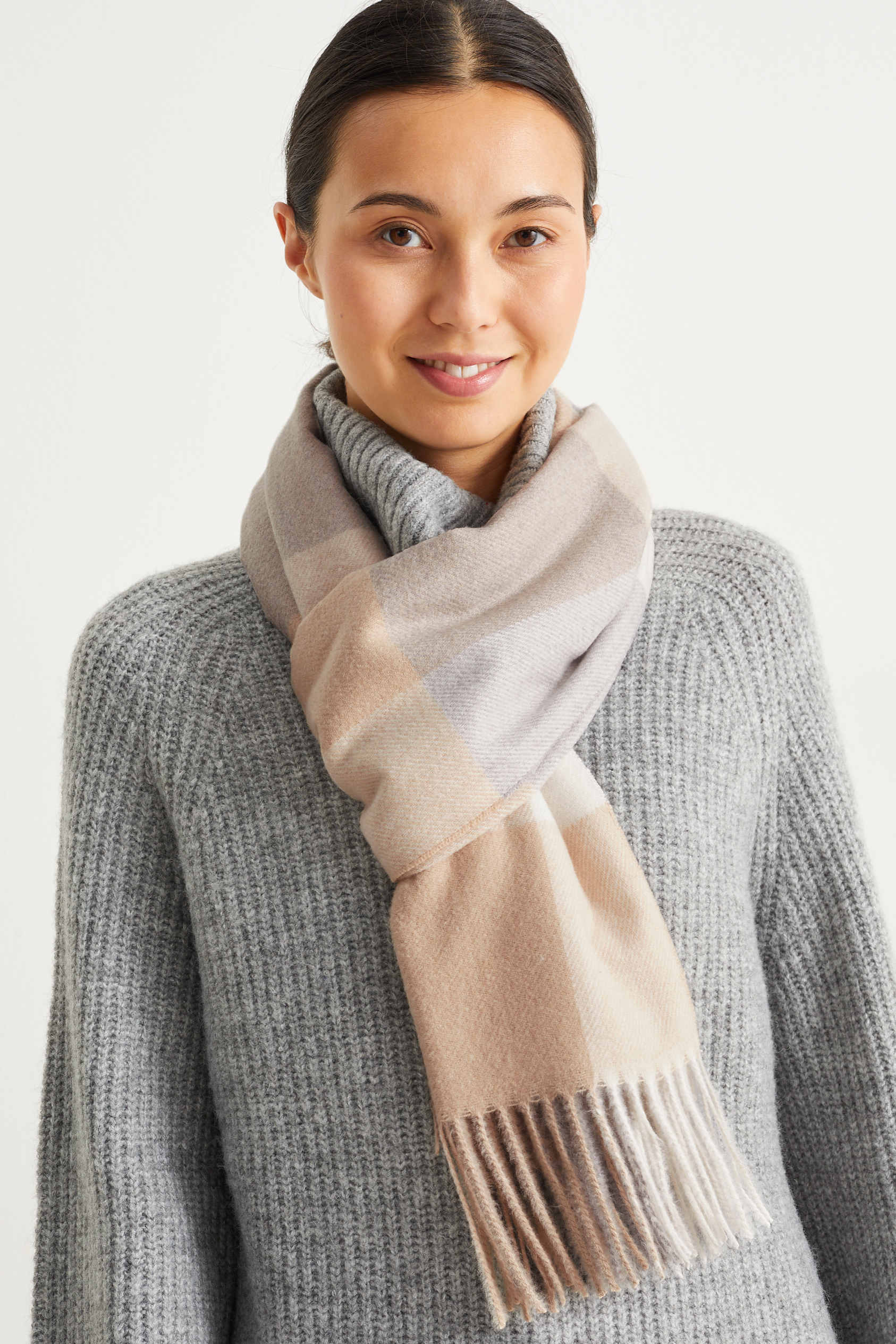 Fringed scarf - check