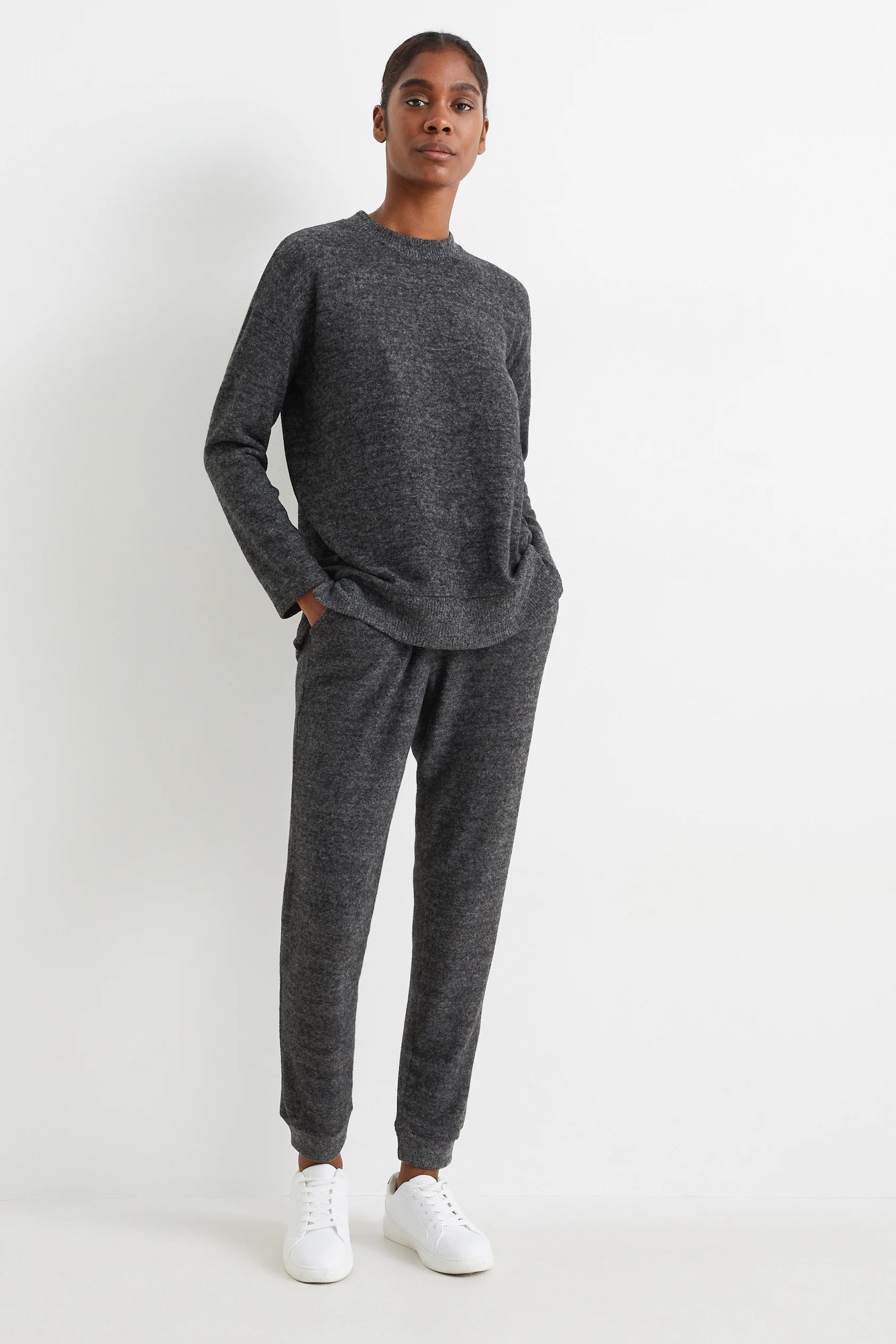 Basic knitted trousers