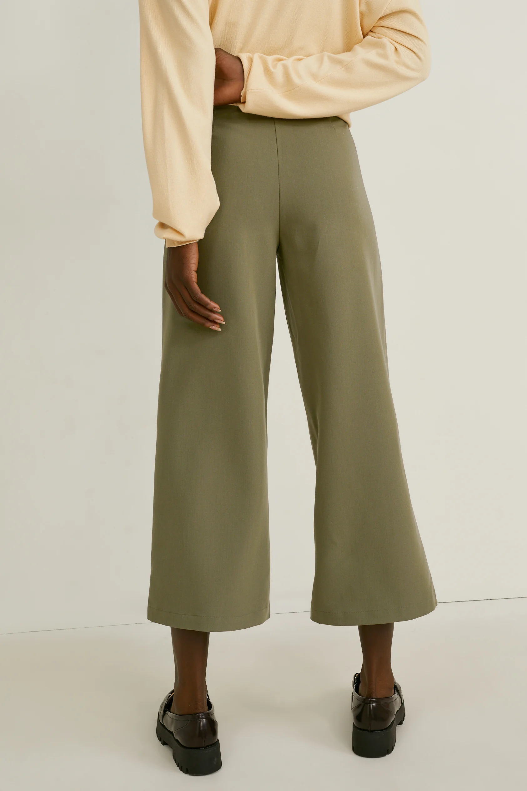 Culottes - mid-rise waist
