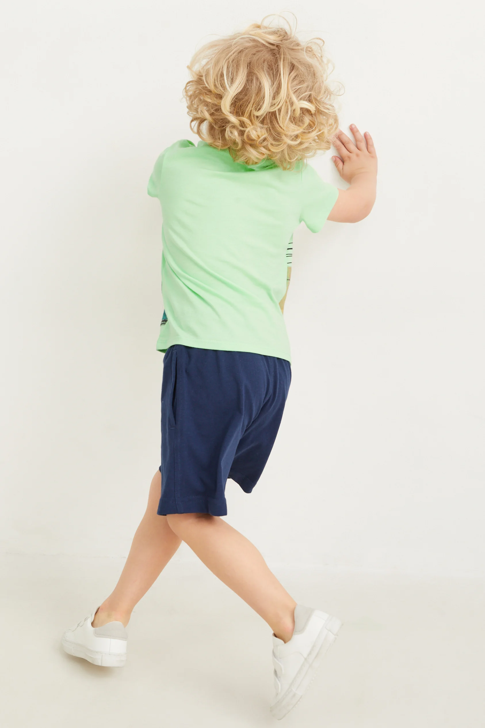 Set - short sleeve T-shirt and sweat shorts - 2 piece