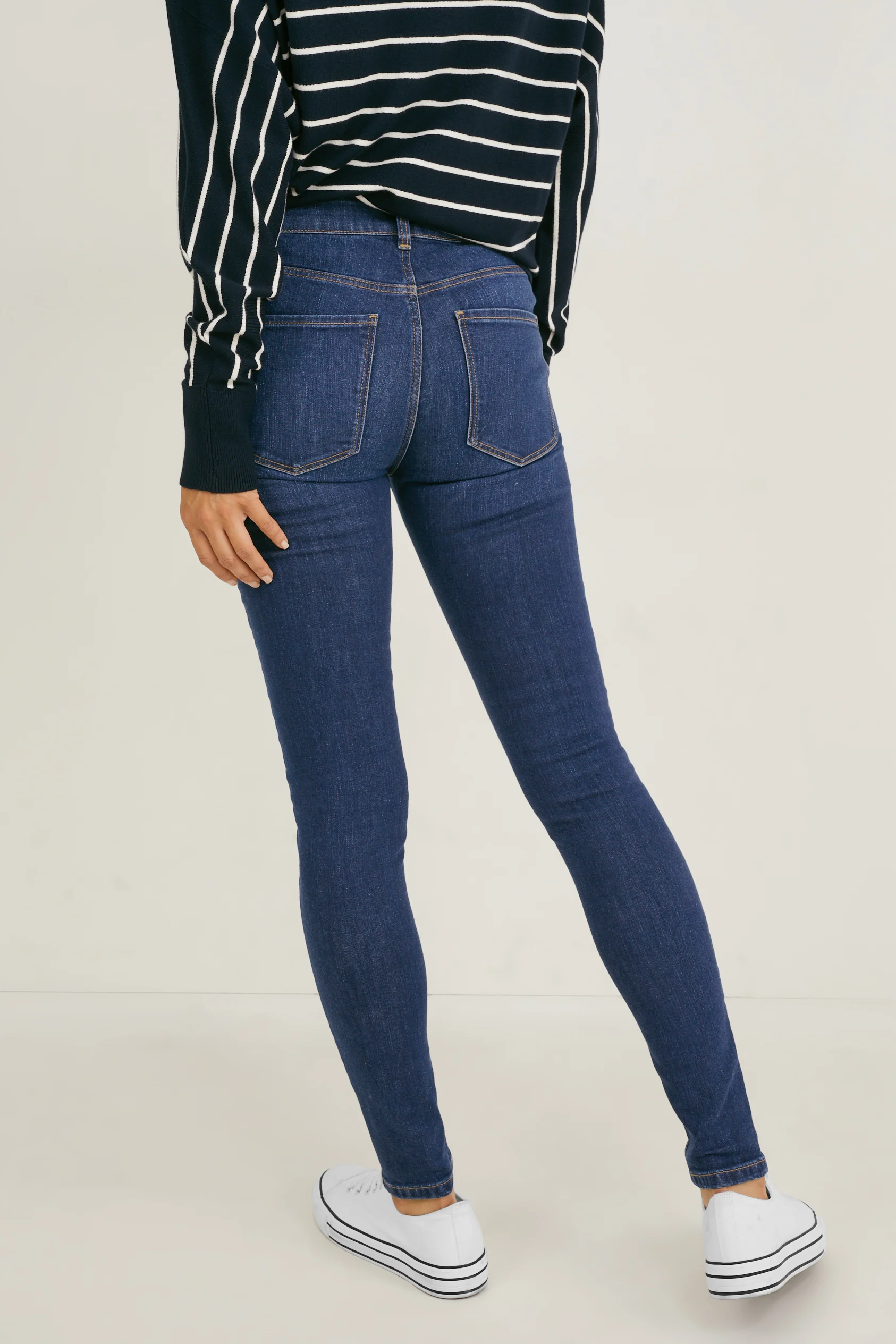 Skinny jeans - mid-rise waist - LYCRA?