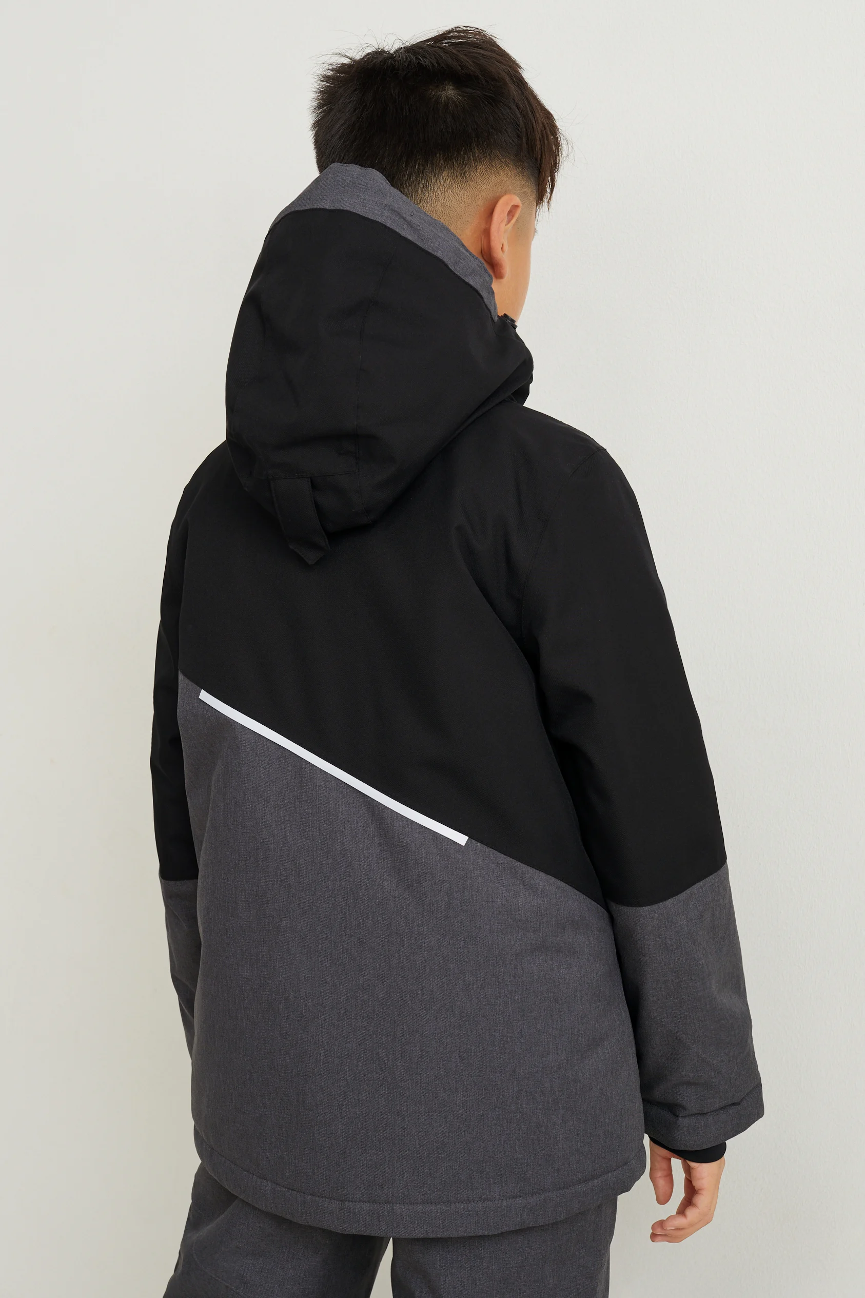 Ski jacket with hood