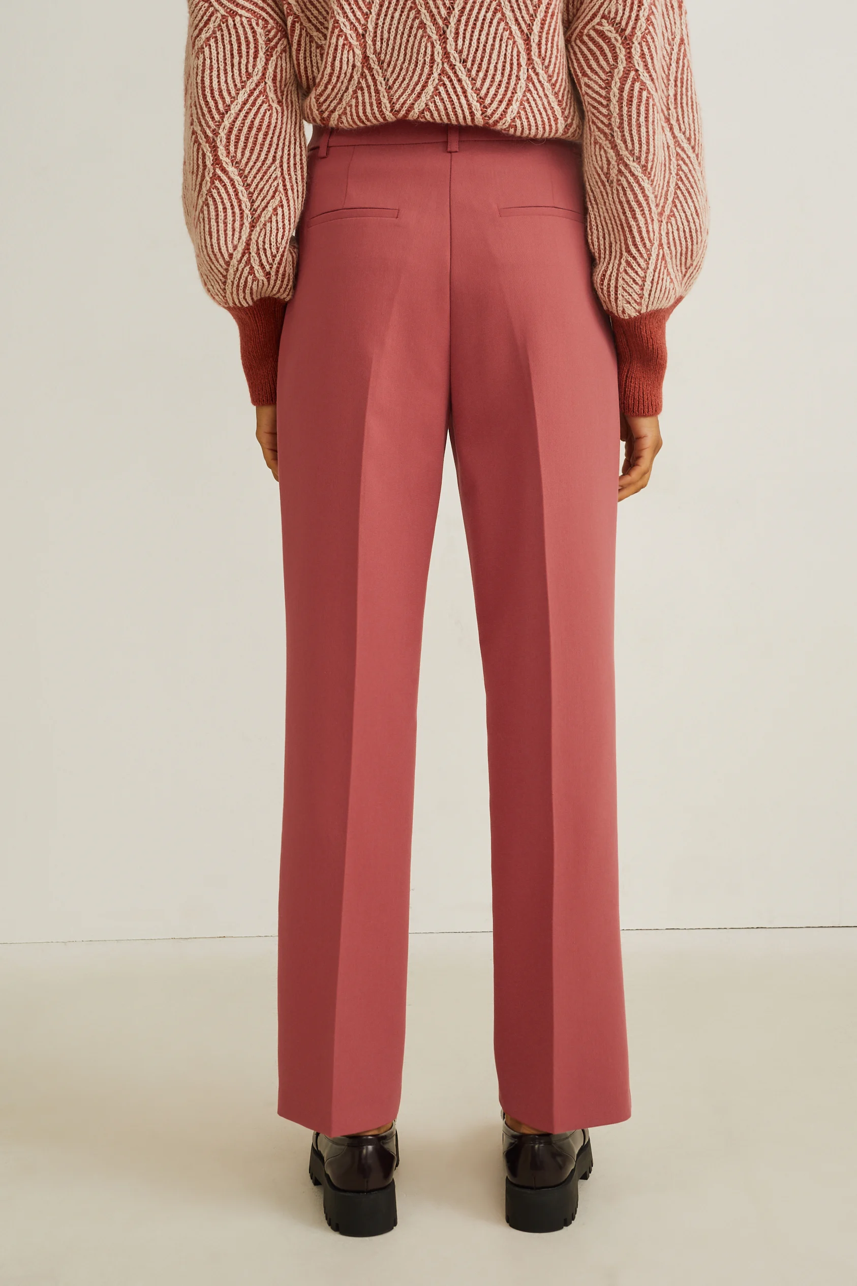 Trousers - high waist - straight fit