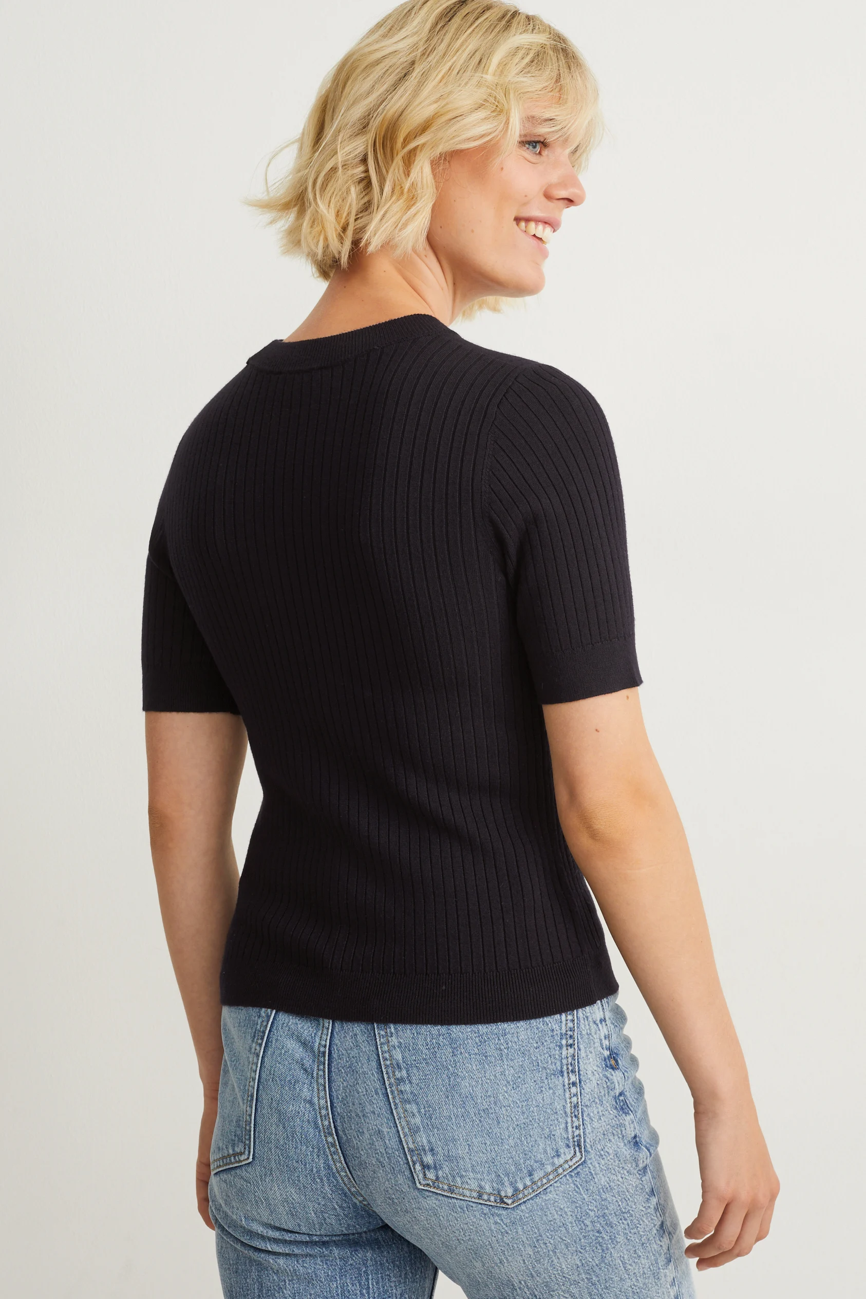 Knitted jumper - short sleeve