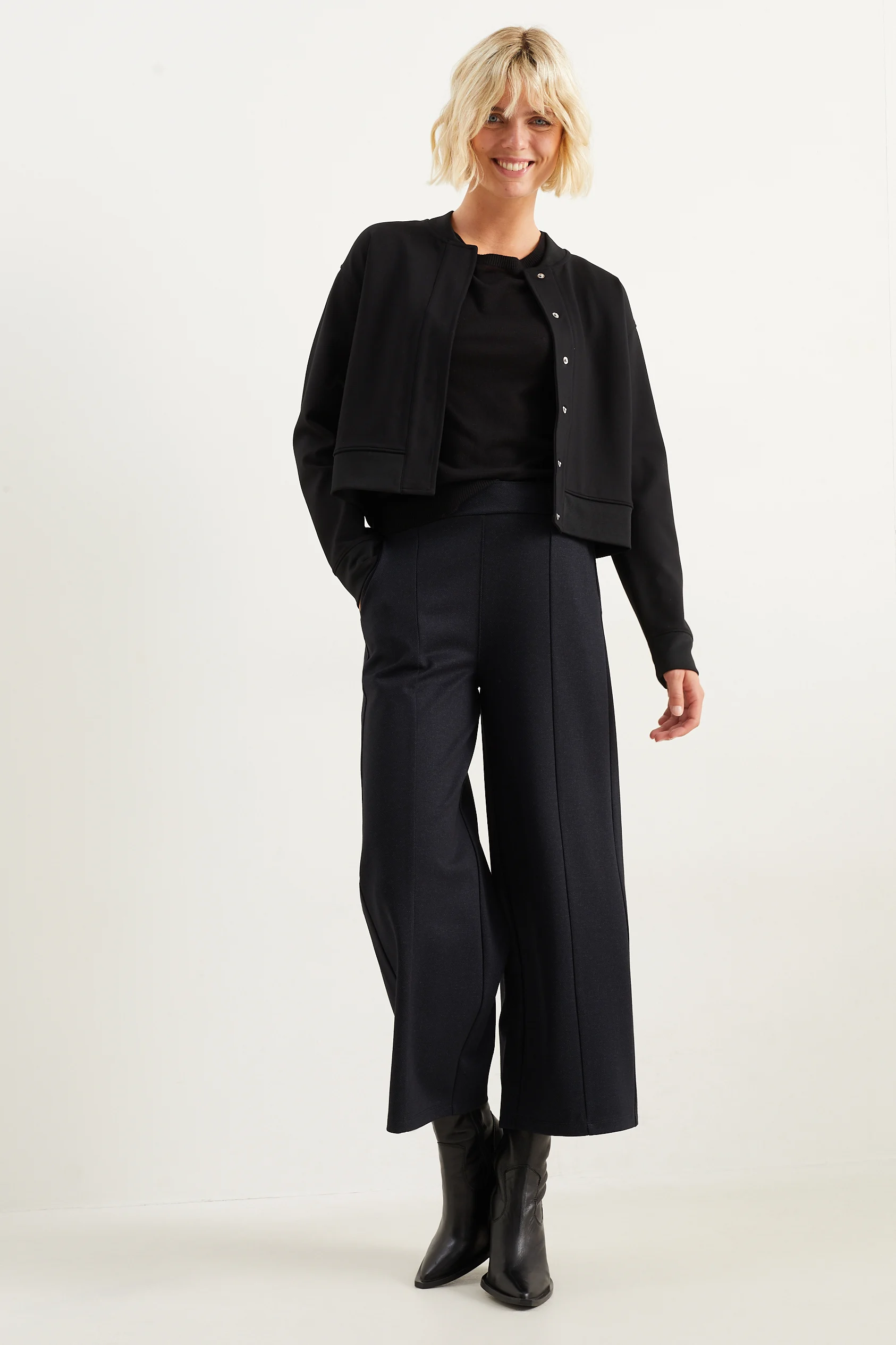 Trousers - high waist - wide leg
