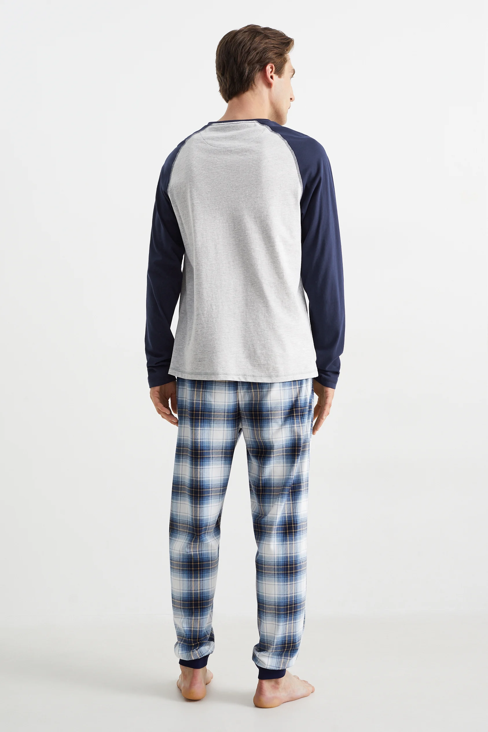 Pyjamas with flannel bottoms