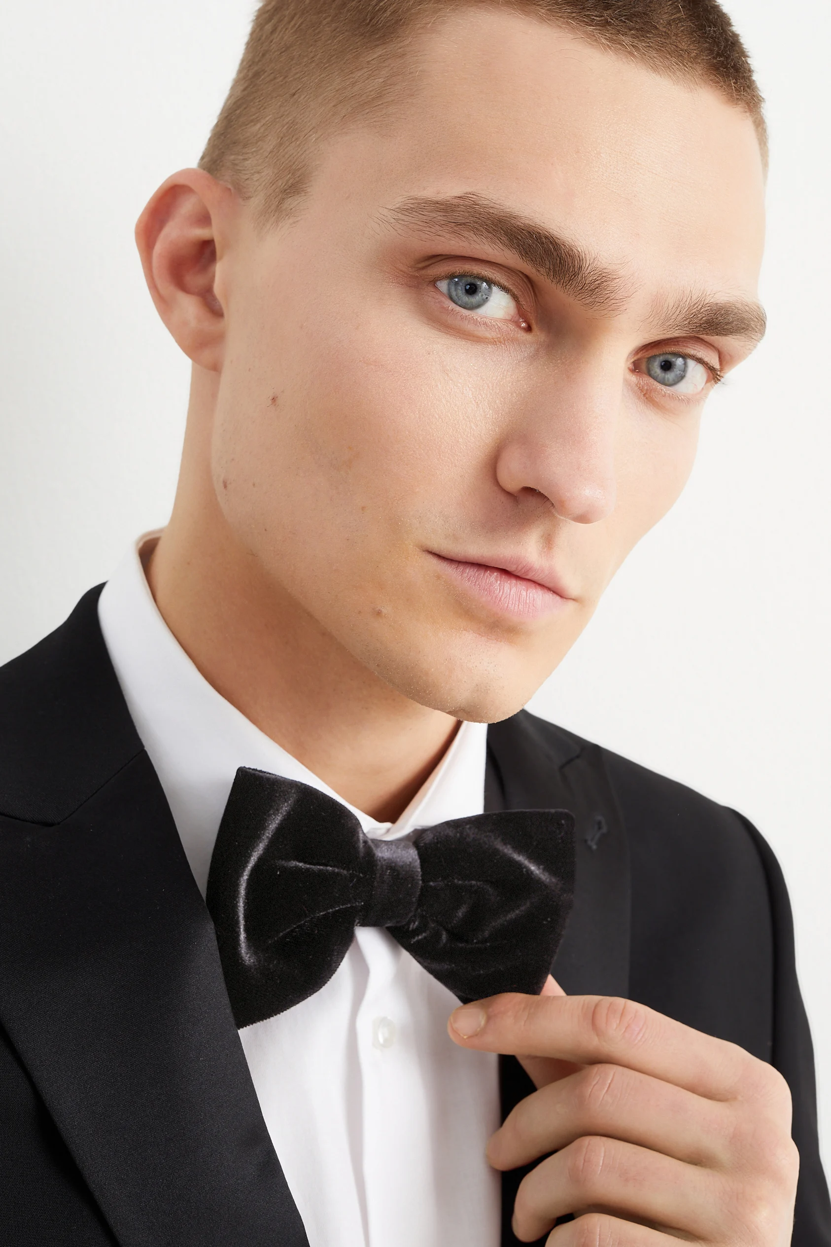 Velvet bow tie