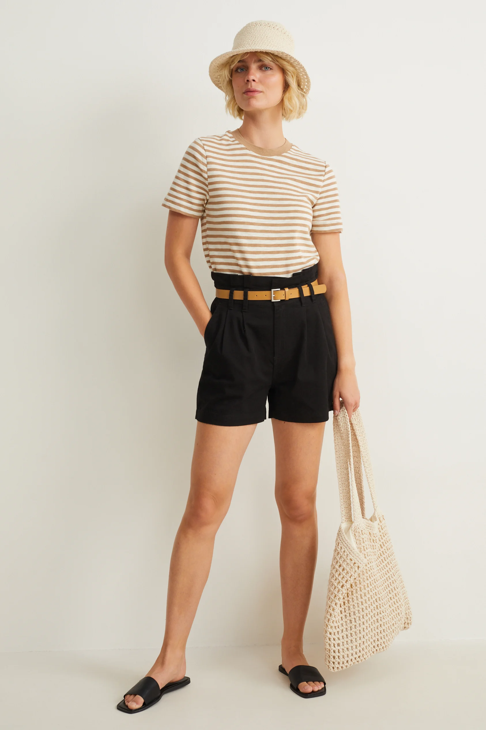 Shorts with belt - high waist