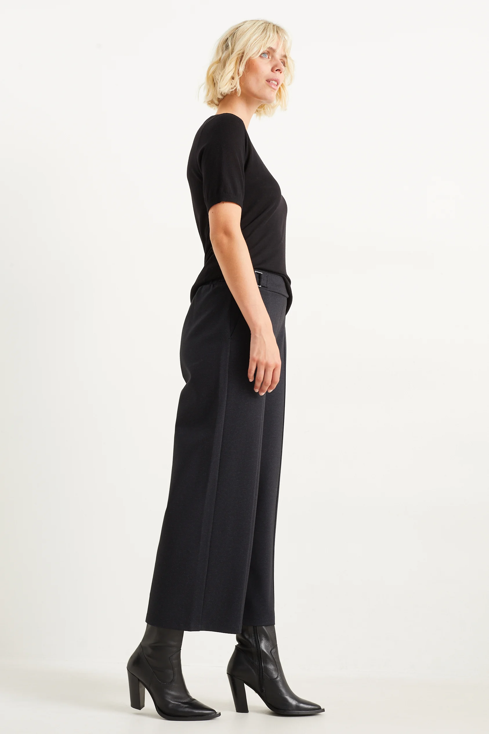 Trousers - high waist - wide leg