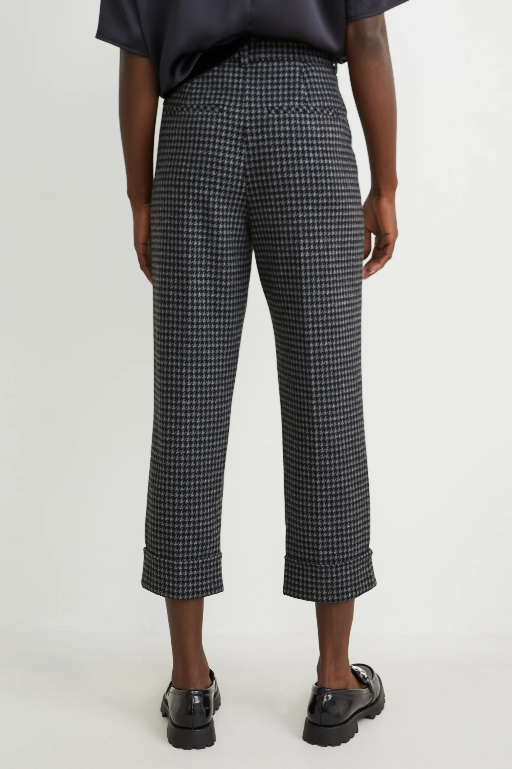 Trousers - high waist - tapered fit