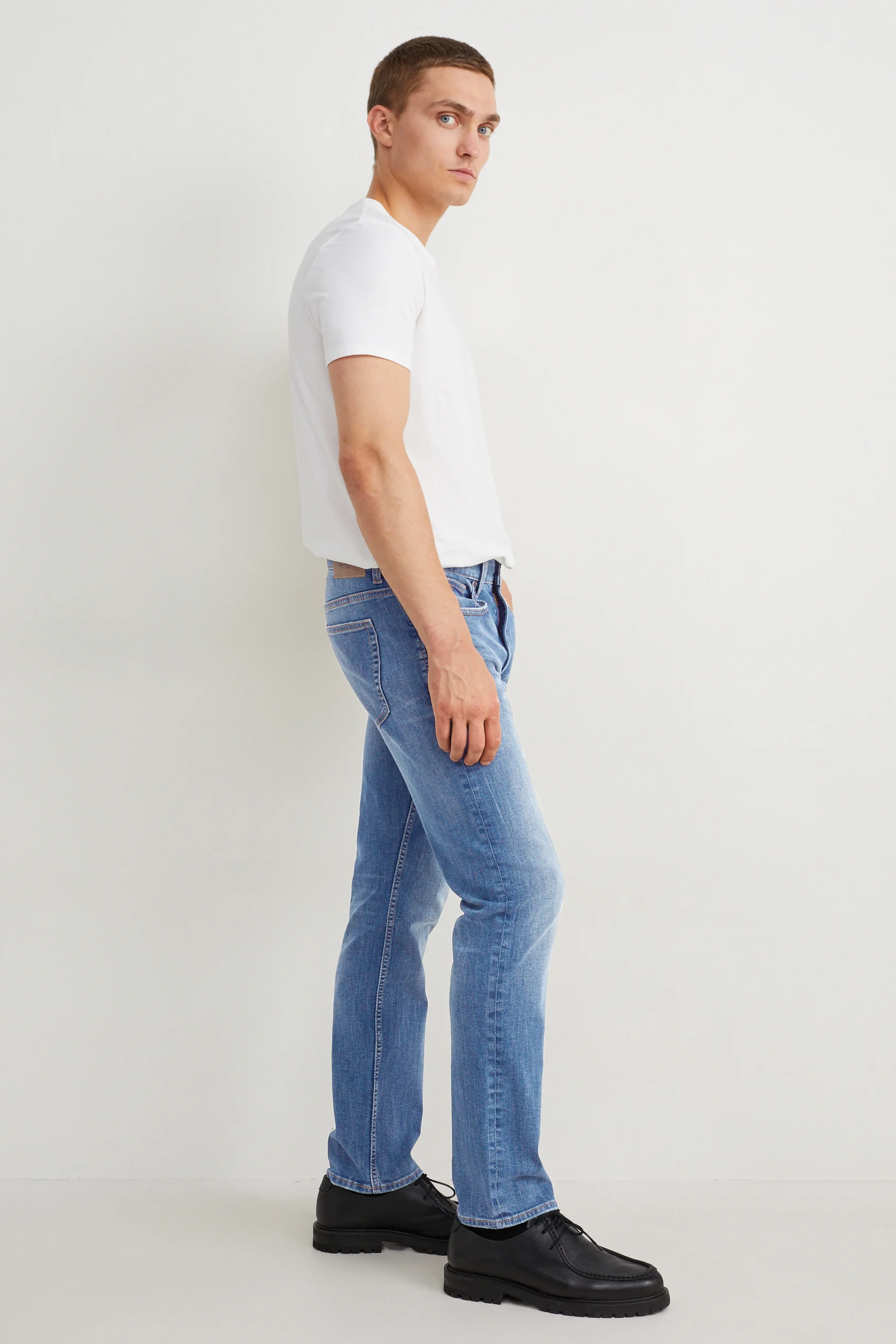 Tapered jeans