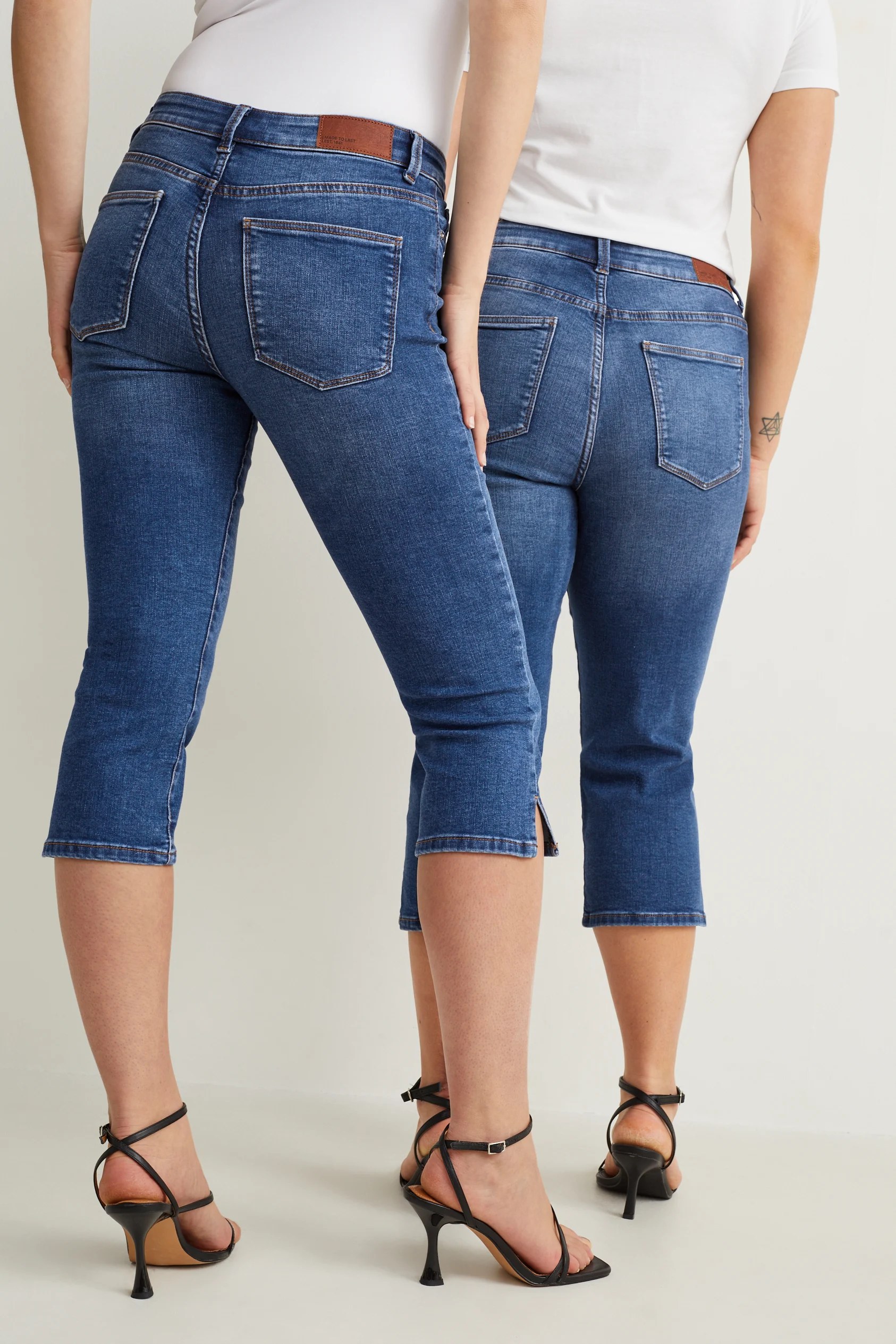 Capri jeans - mid-rise waist - slim fit