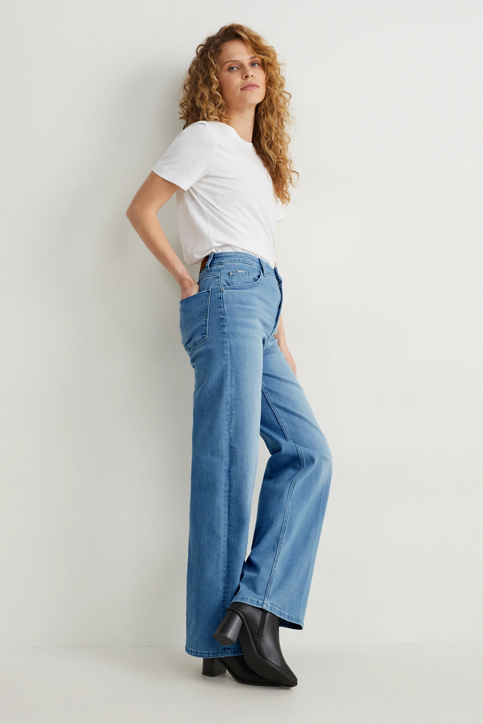 Wide leg jeans - high waist