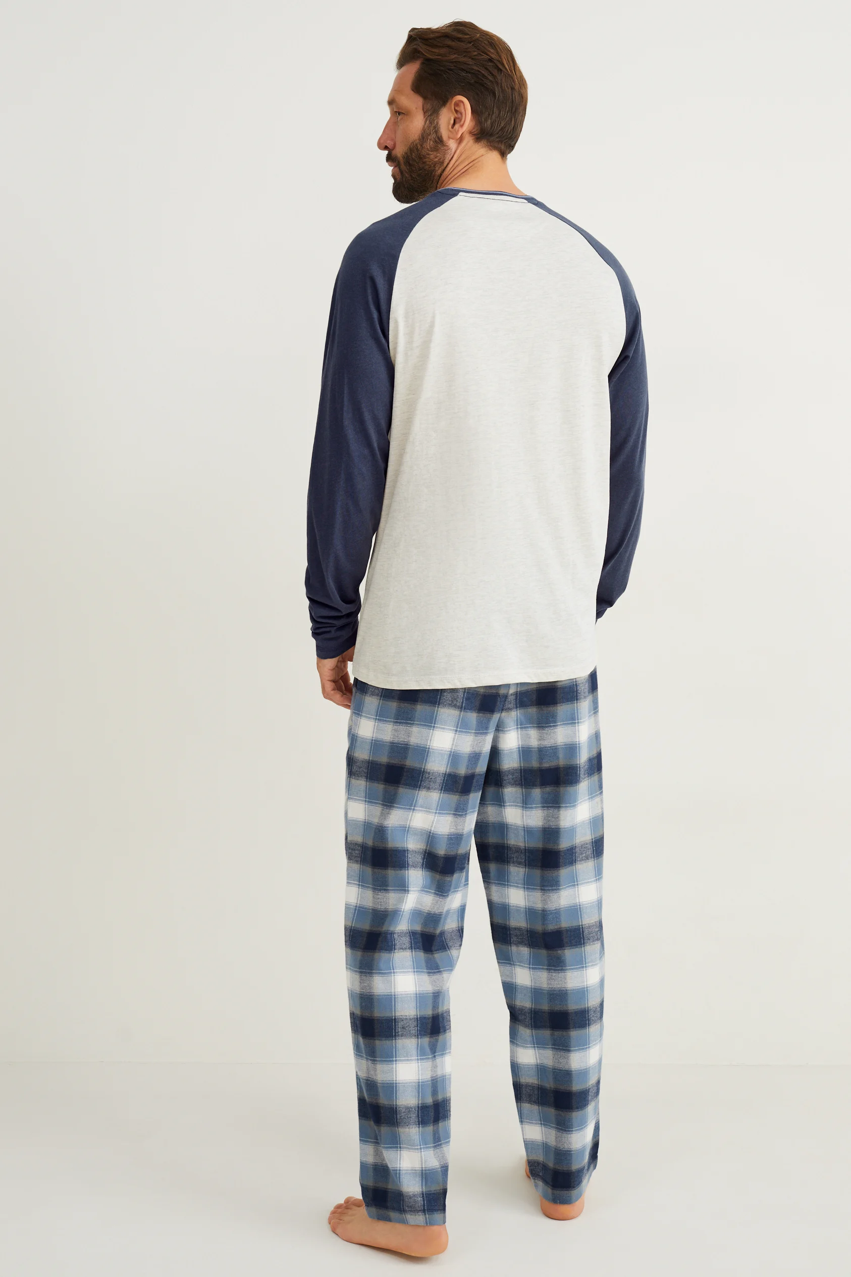Pyjamas with flannel bottoms