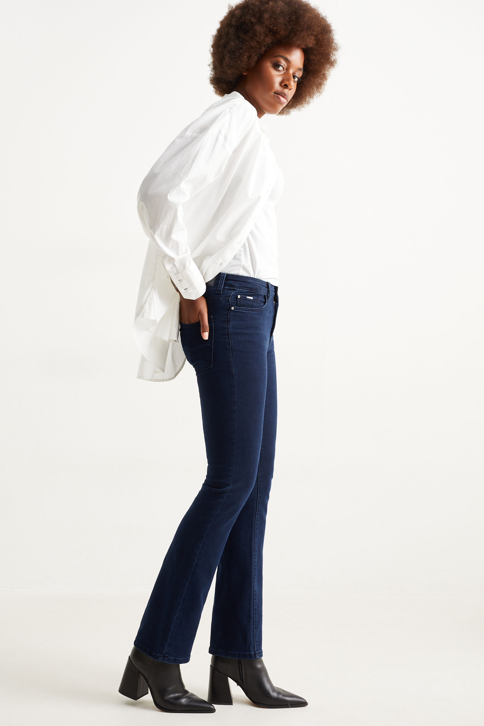 Bootcut jeans - mid-rise waist
