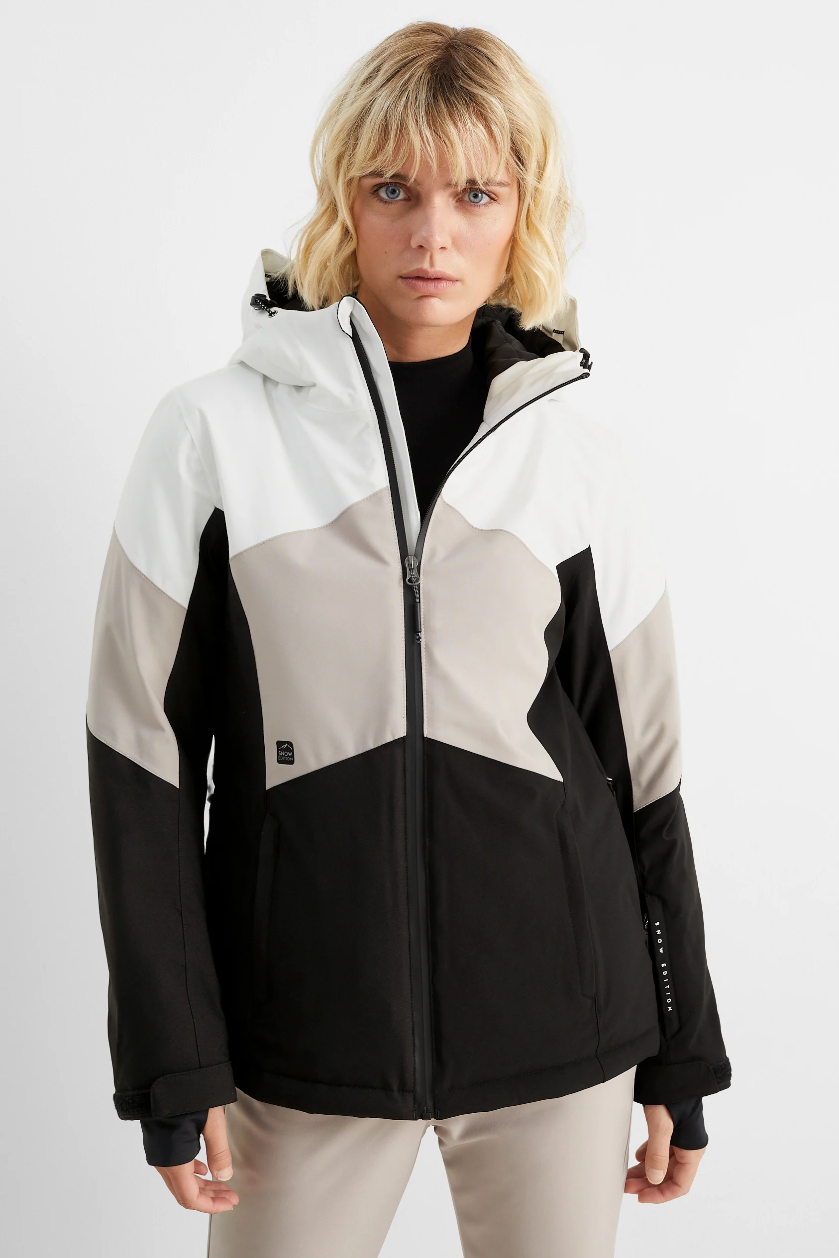 Ski jacket with hood