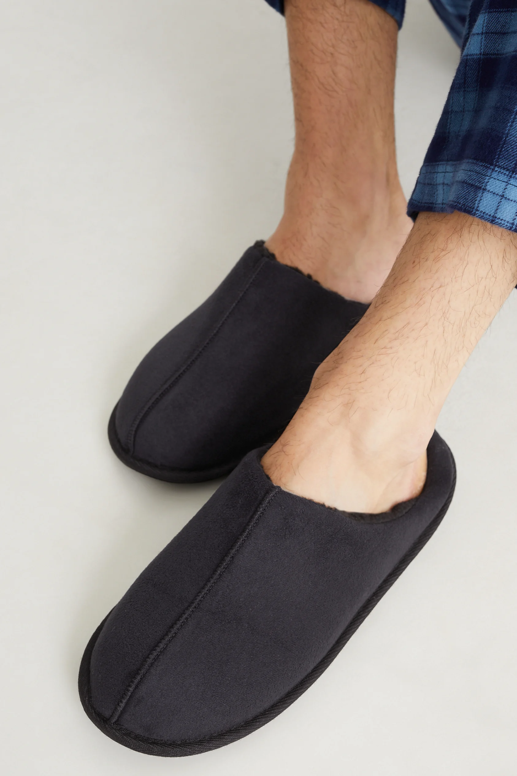 Slippers - faux suede