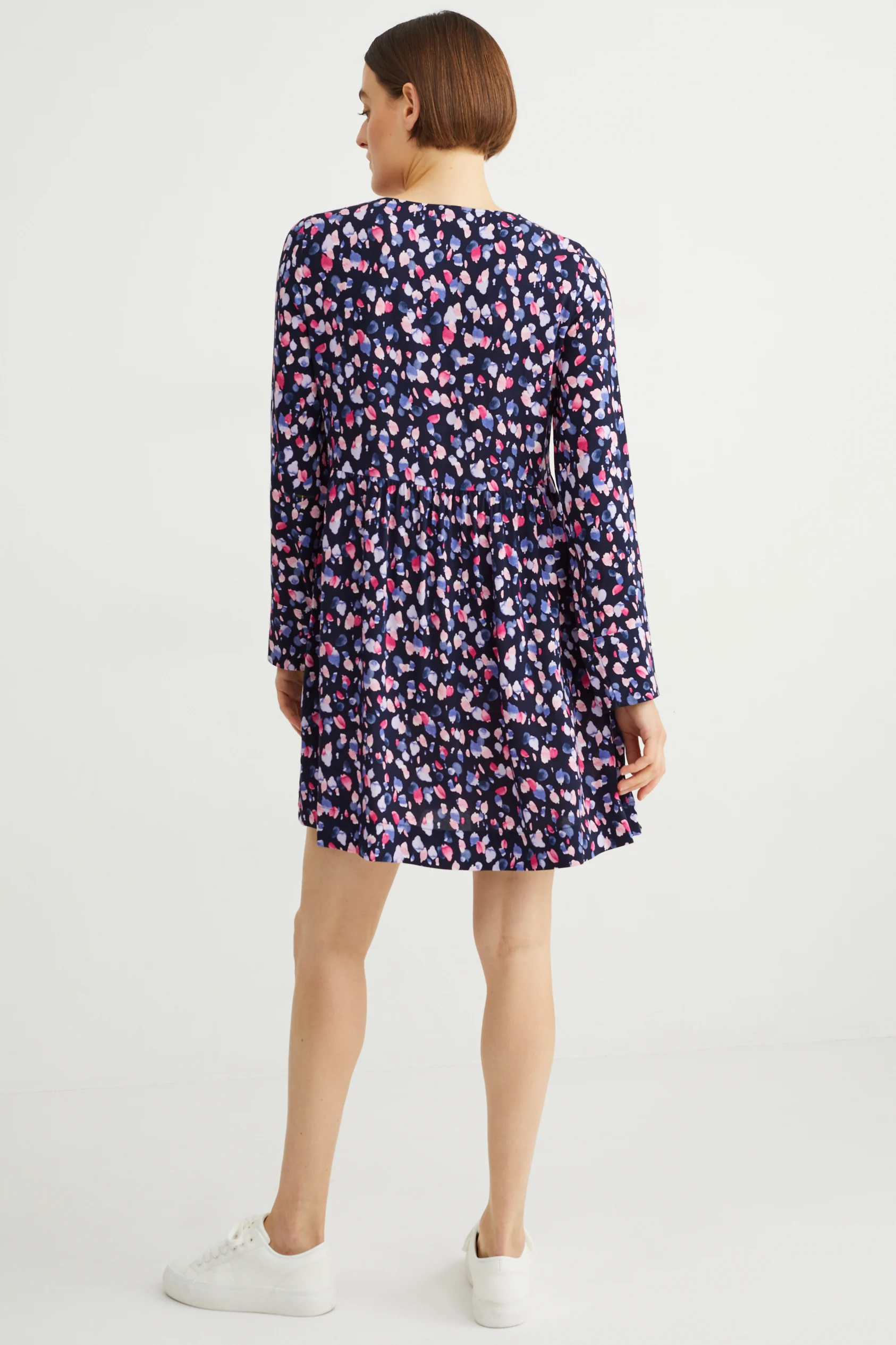 V-neck dress - patterned