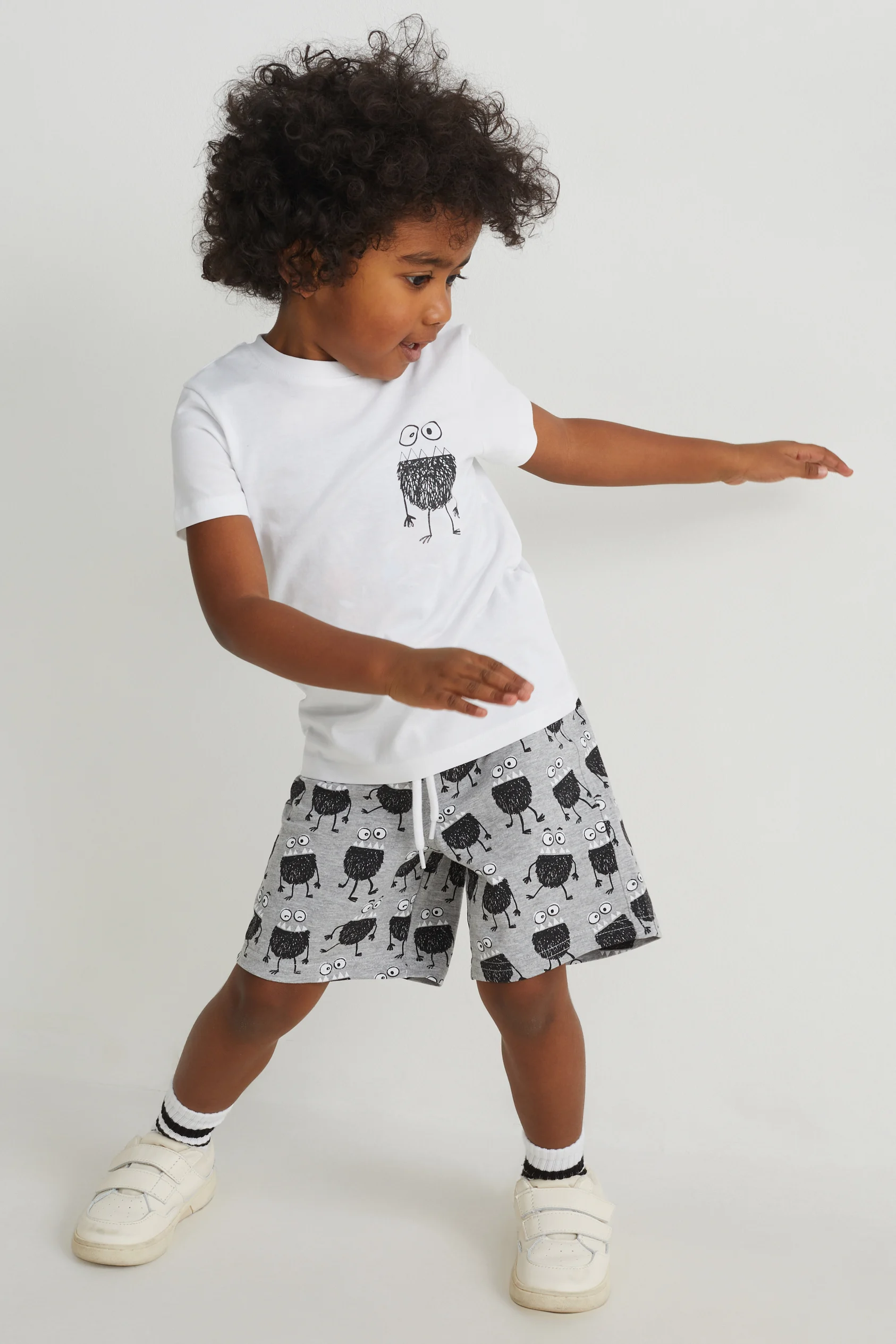 Set - short sleeve T-shirt and shorts - 2 piece