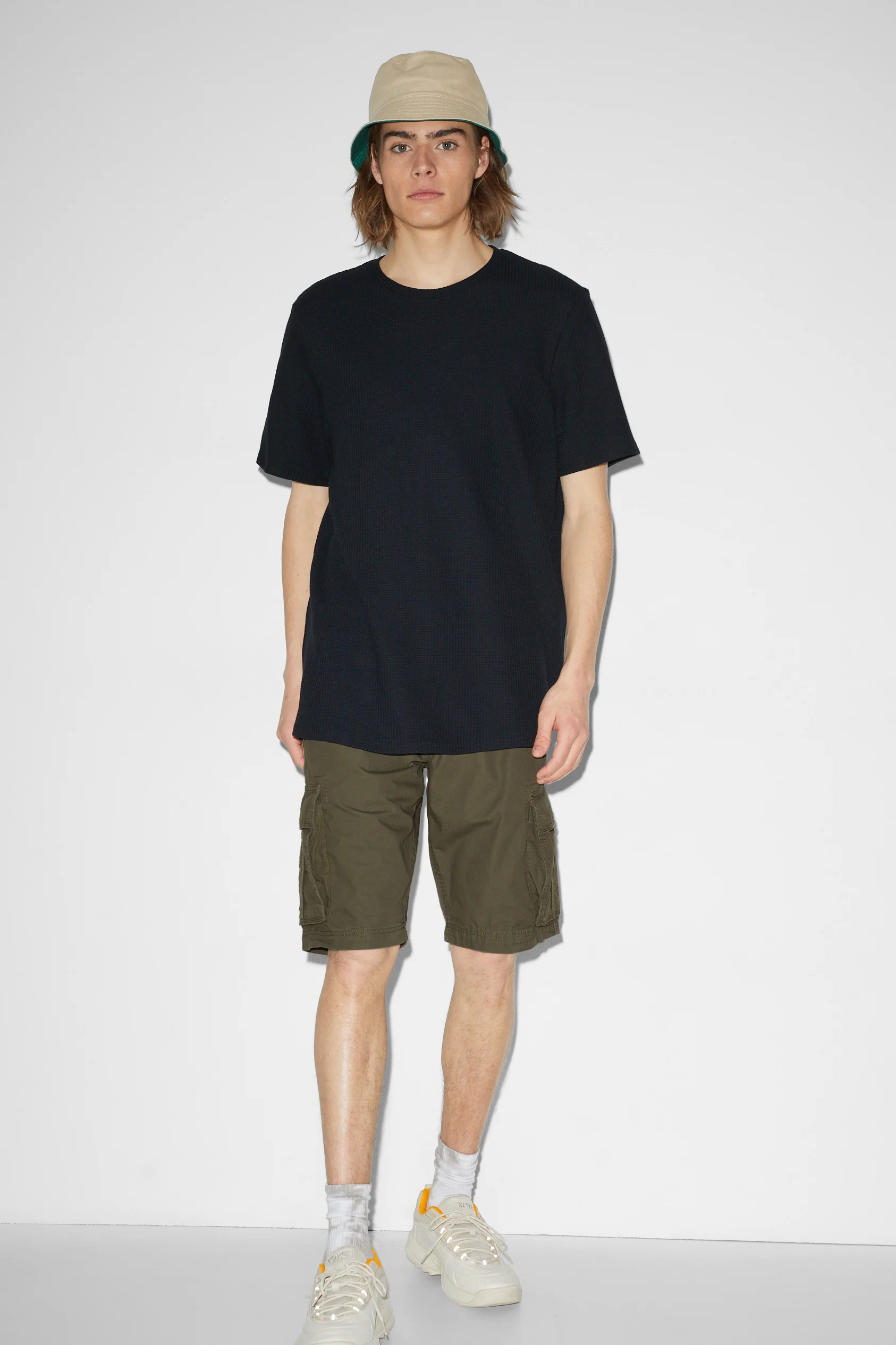 Cargo shorts with belt