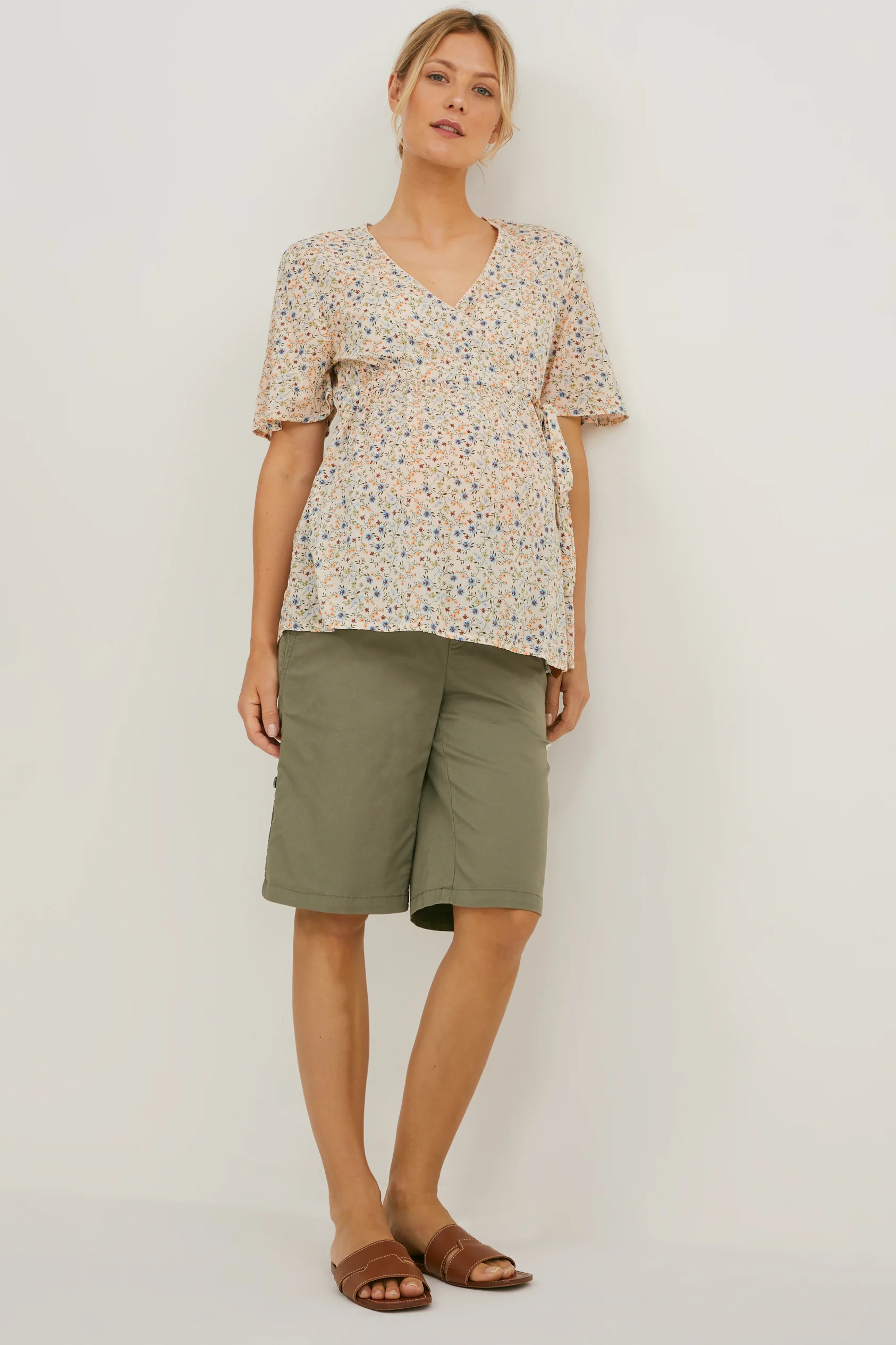 Maternity shorts with belt - LYCRA?