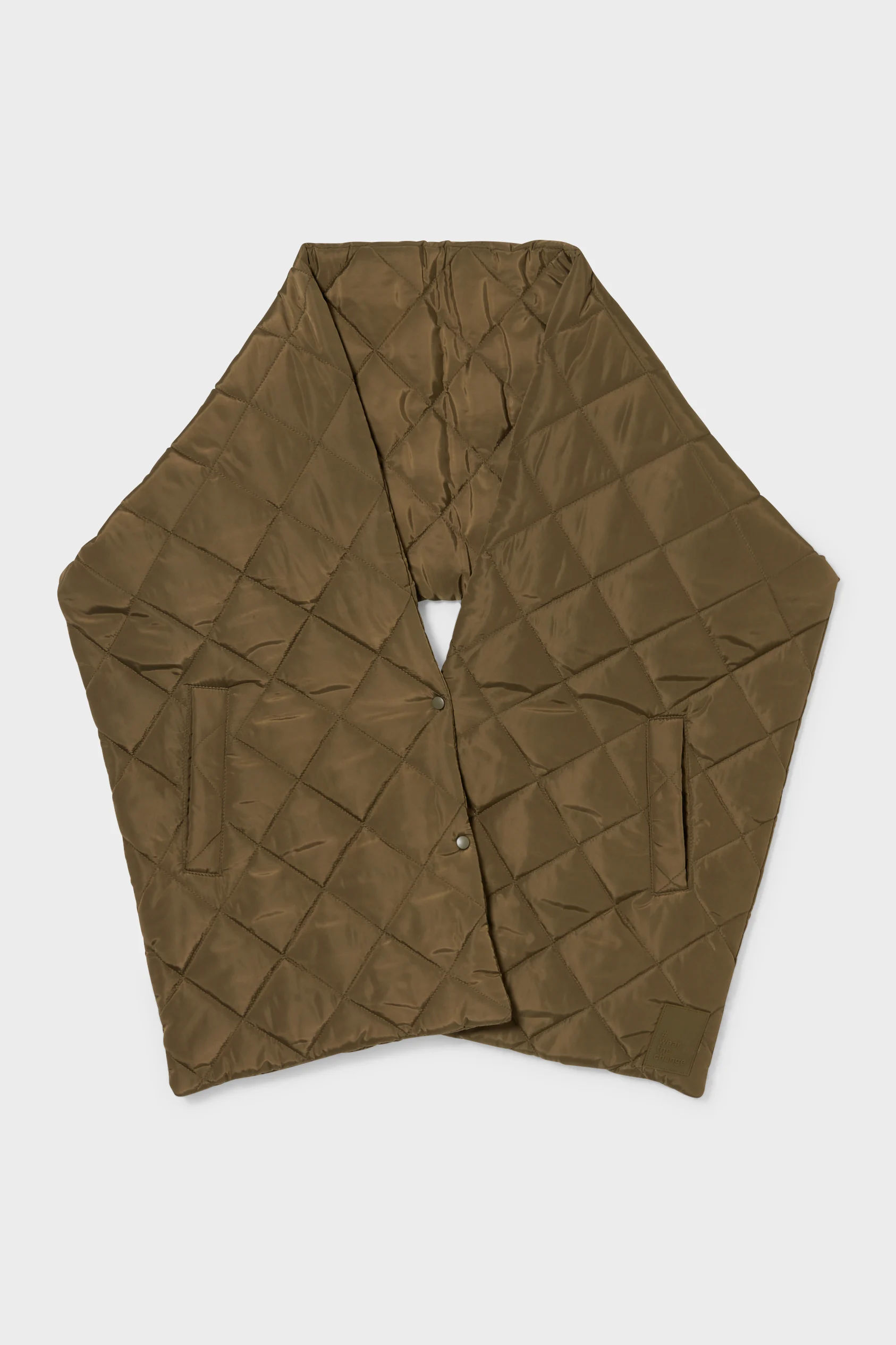 Quilted scarf with pockets