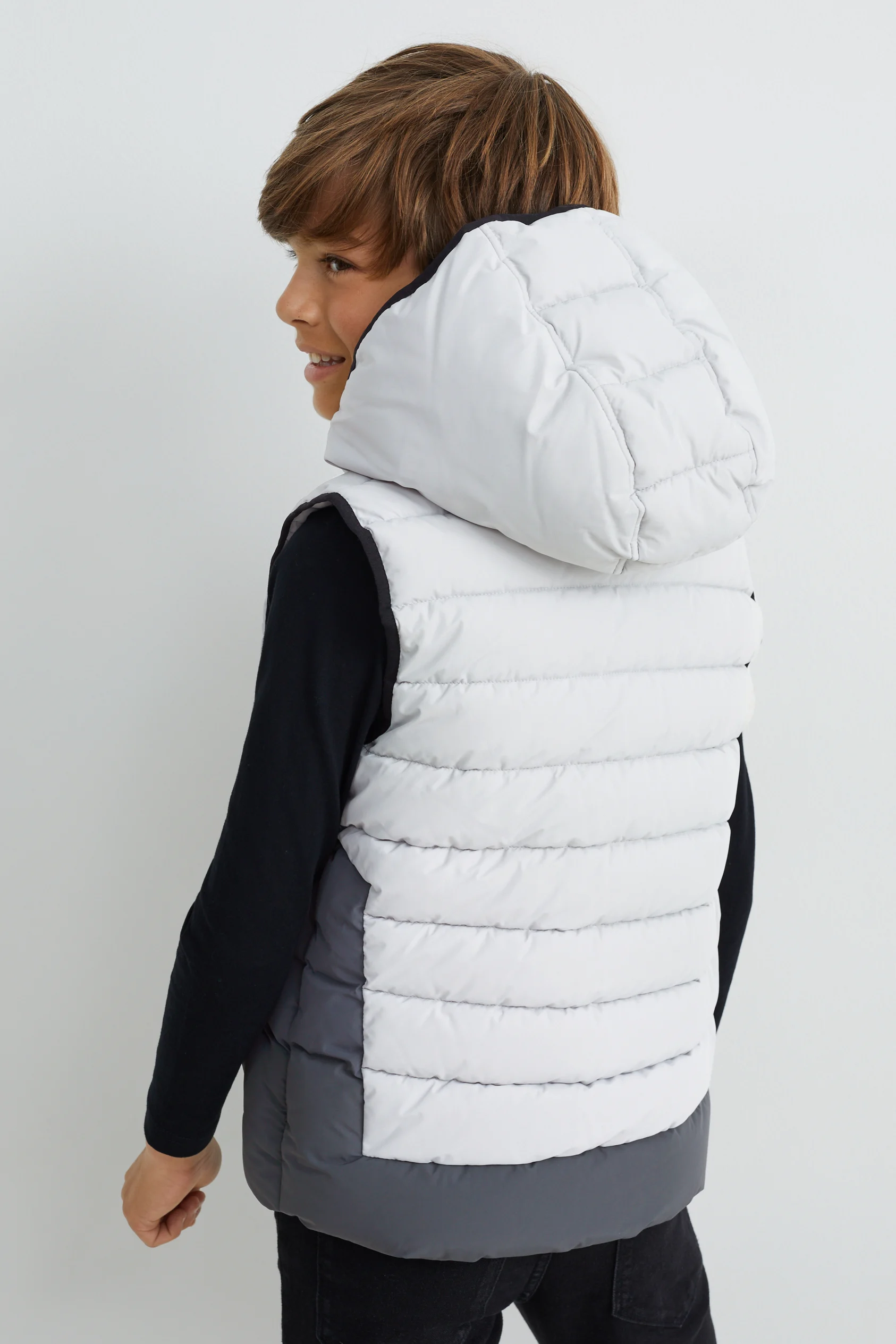 Quilted gilet with hood