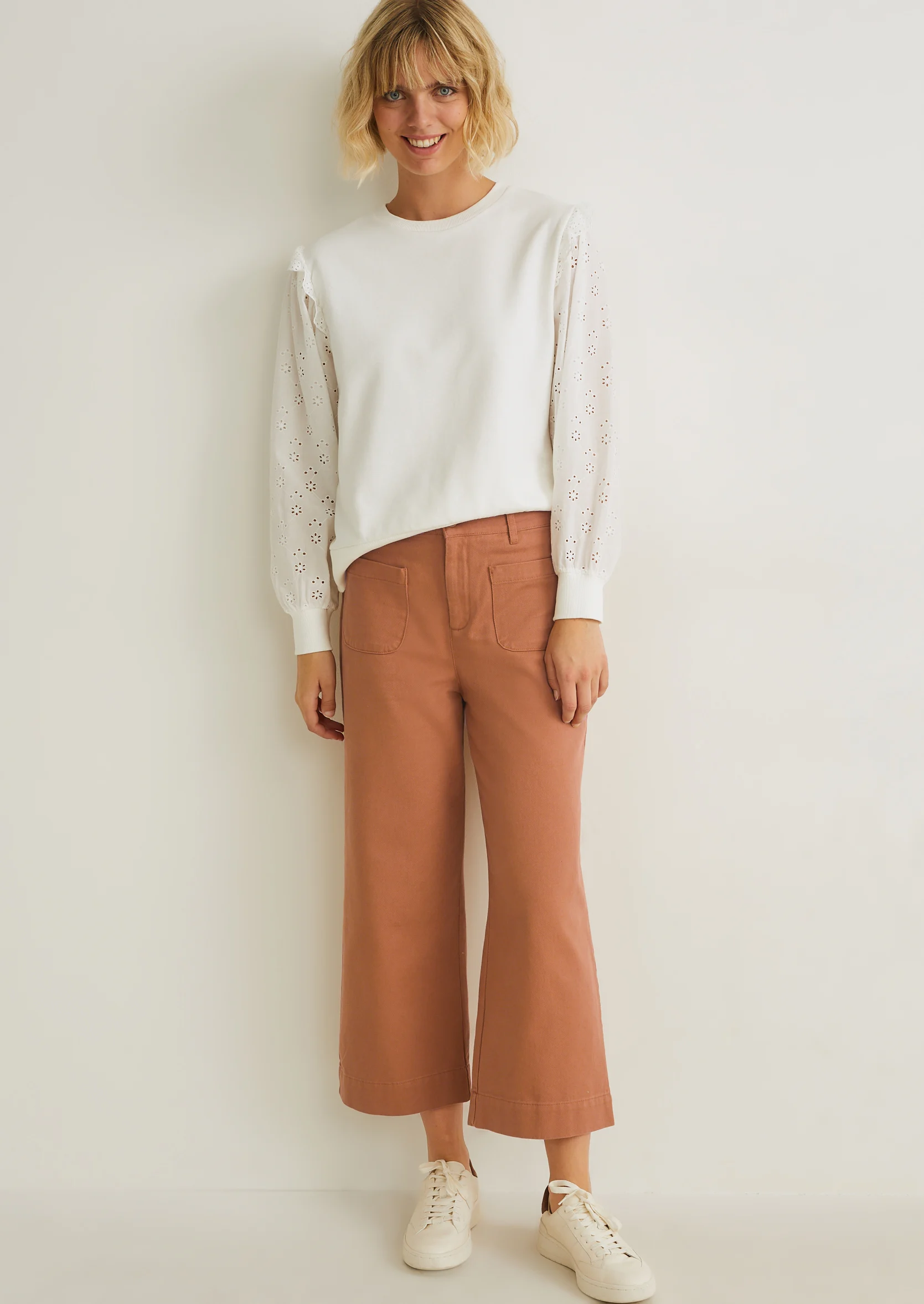 Trousers - high waist - wide leg