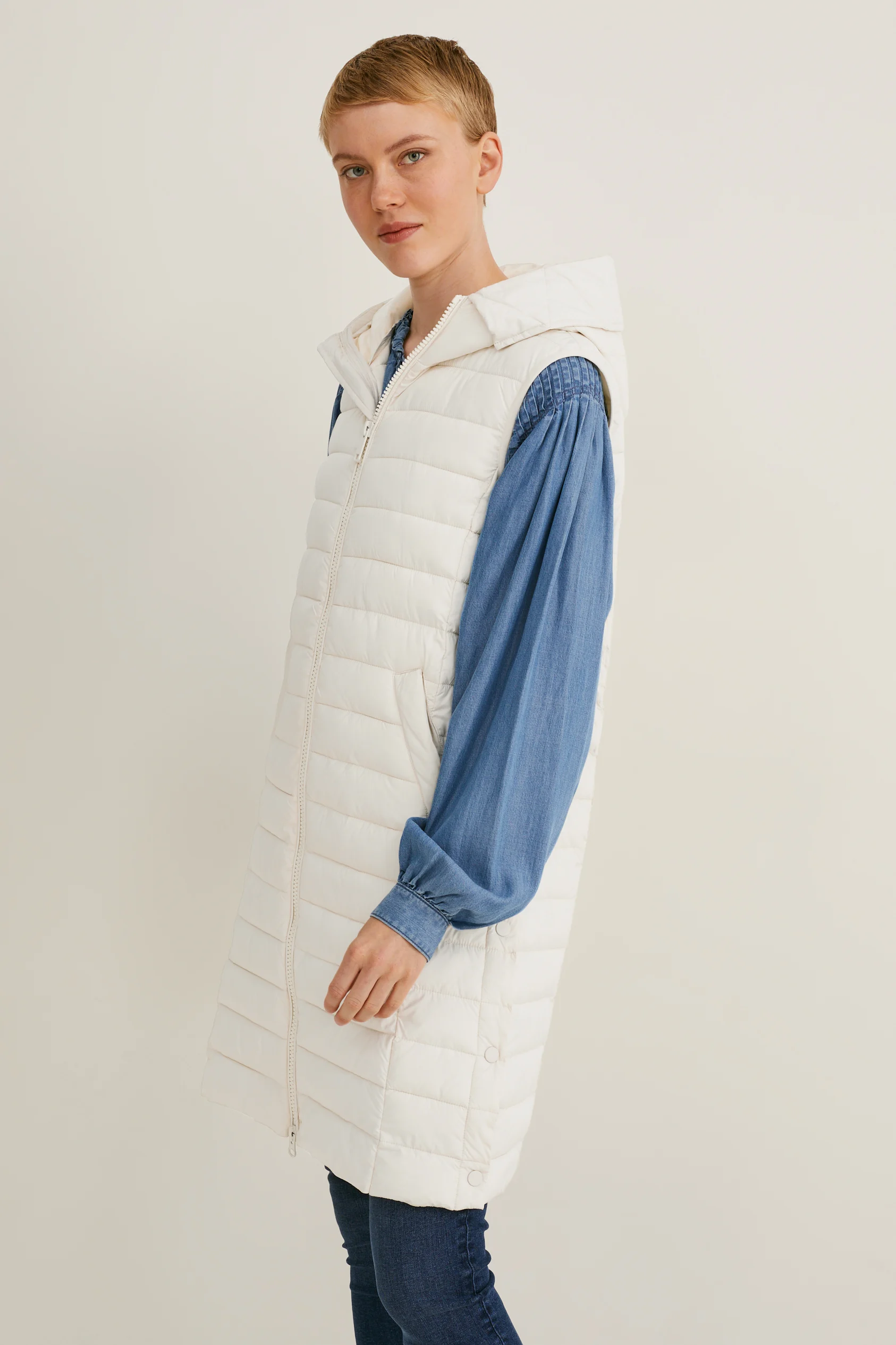 Quilted gilet with hood