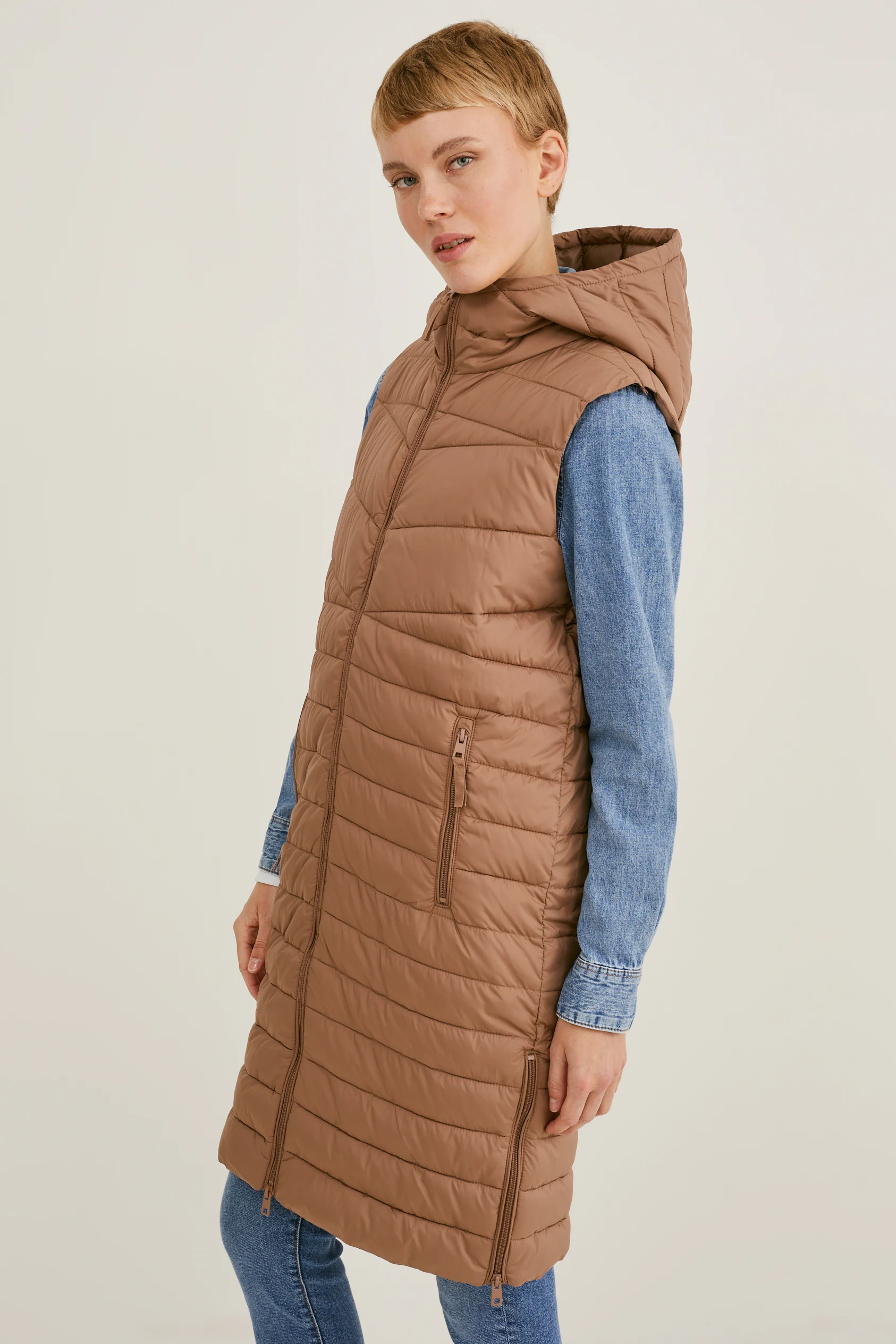 Quilted gilet with hood