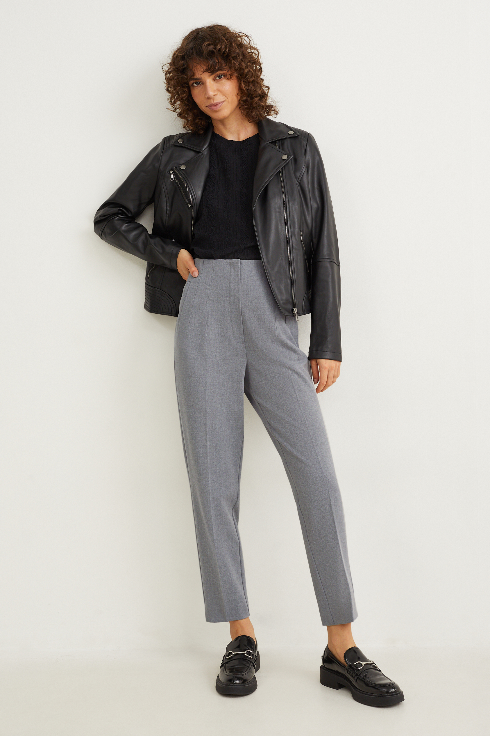 Cloth trousers - high waist - tapered fit