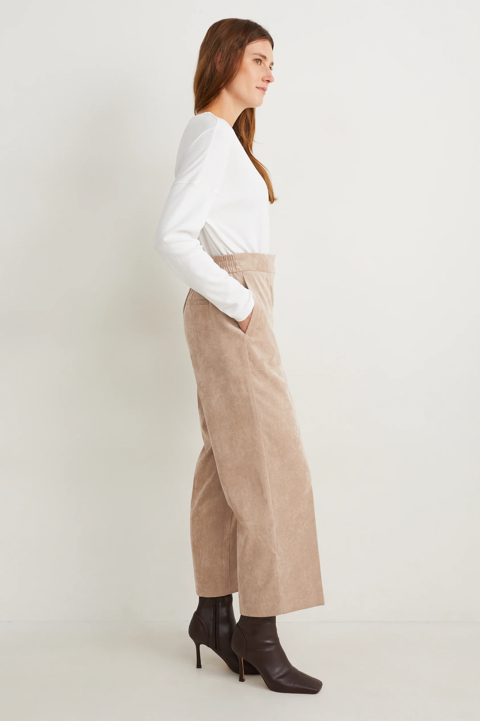 Corduroy trousers - mid-rise waist - wide leg