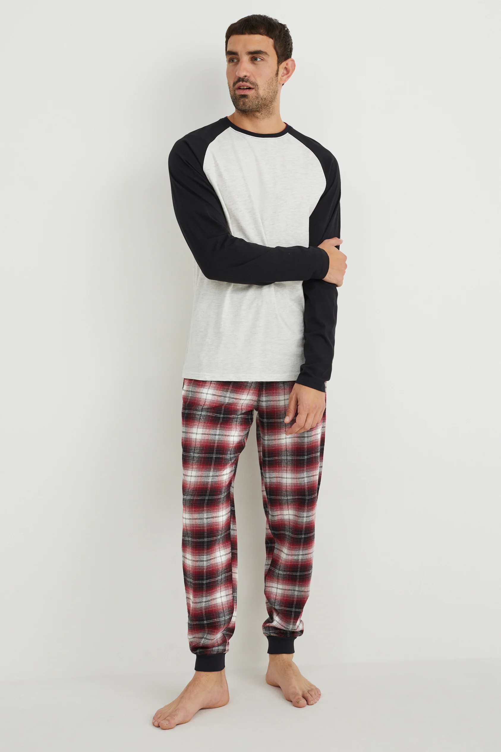 Pyjamas with flannel bottoms