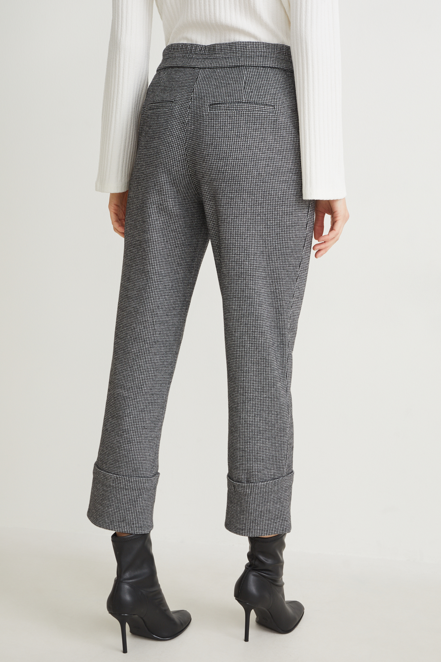 Cloth trousers - mid-rise waist - tapered fit