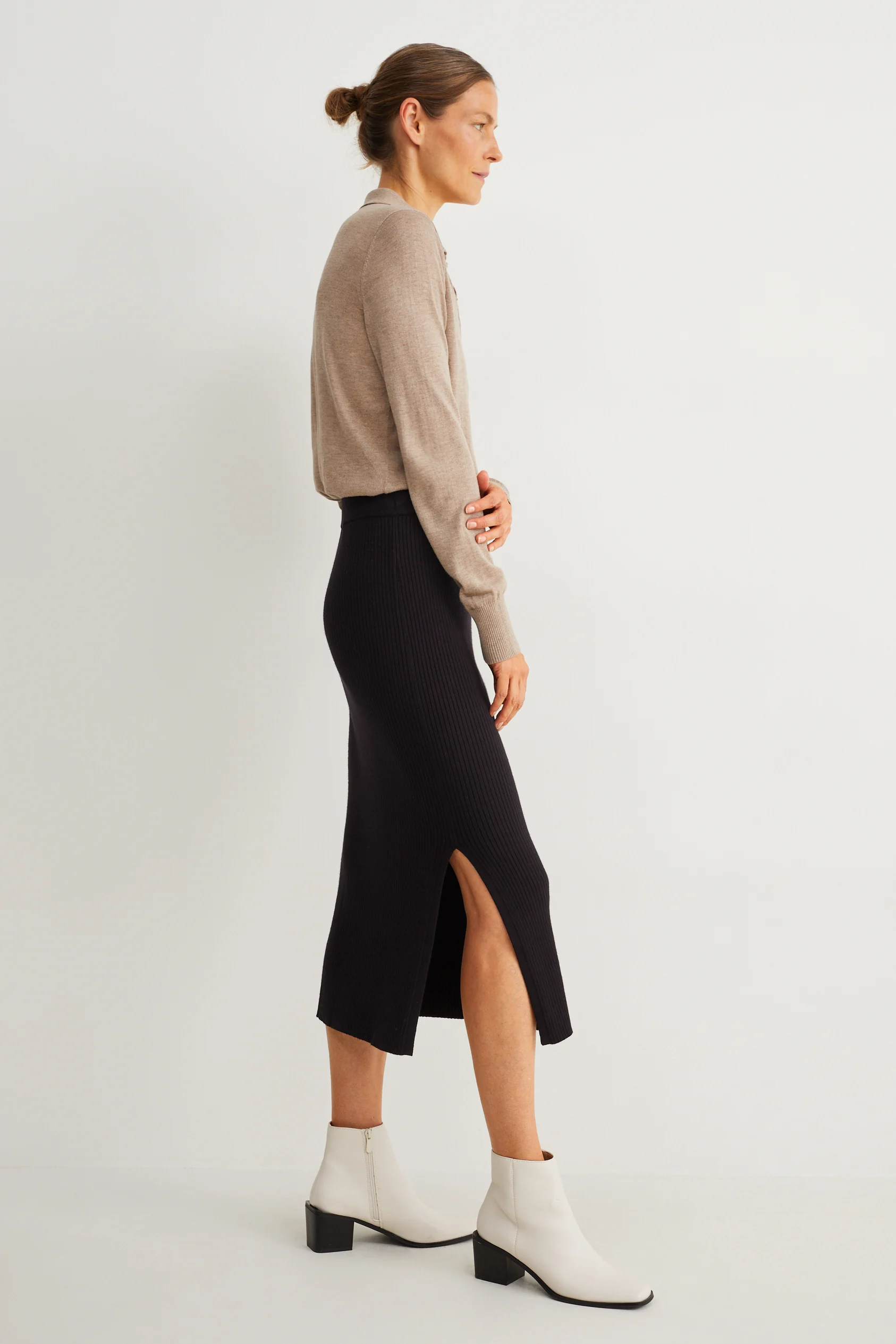 Basic knitted skirt