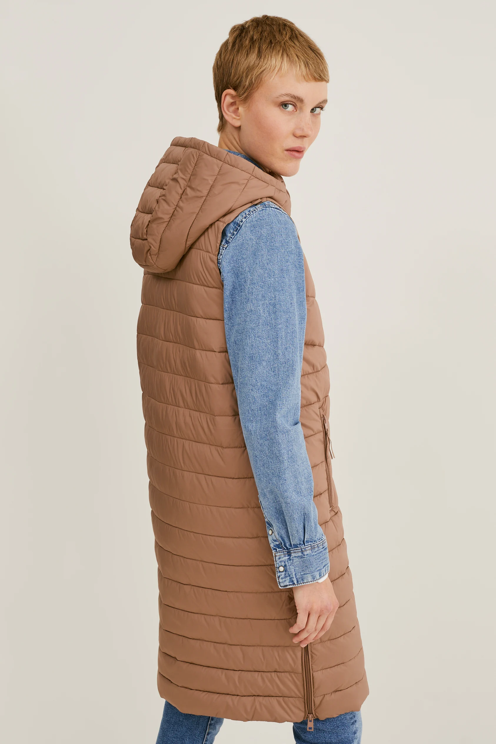 Quilted gilet with hood