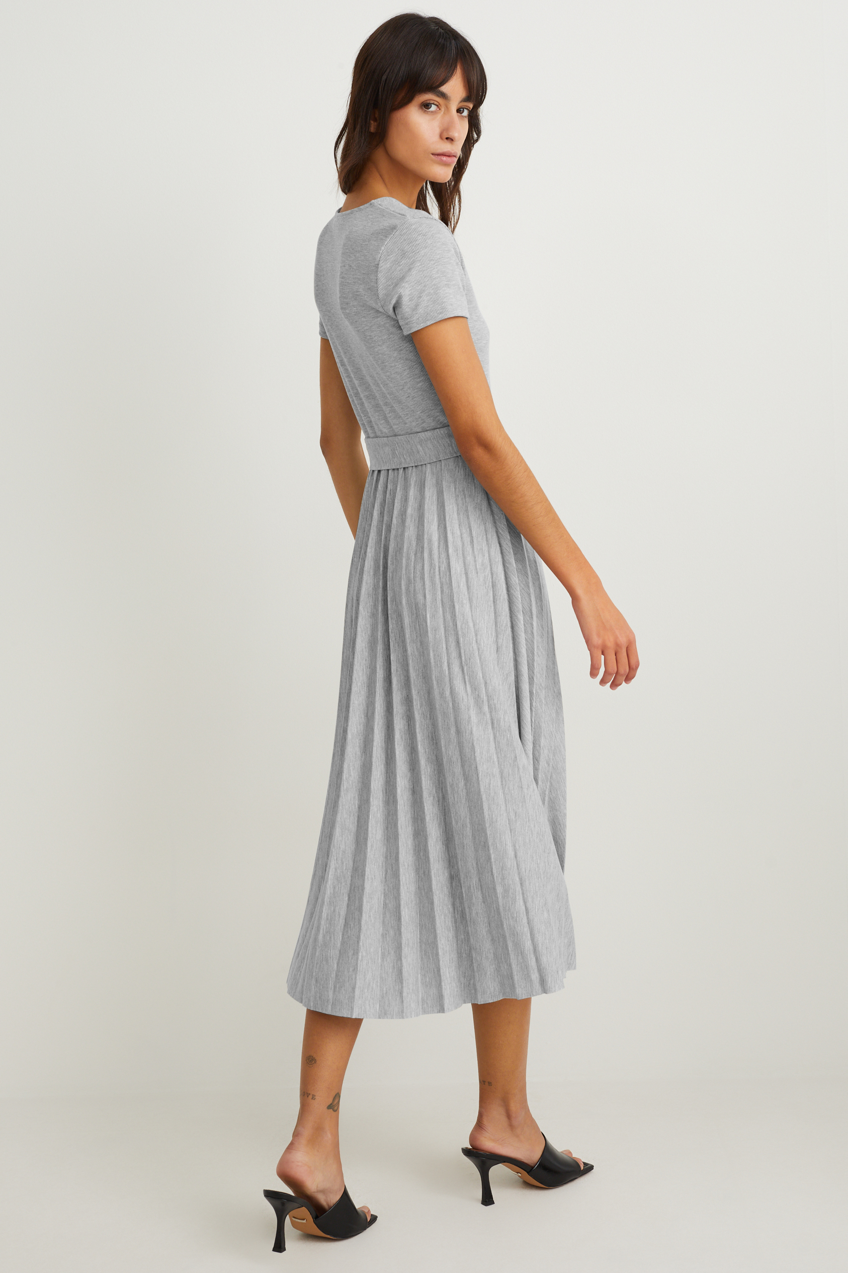 Fit & flare dress with belt - pleated