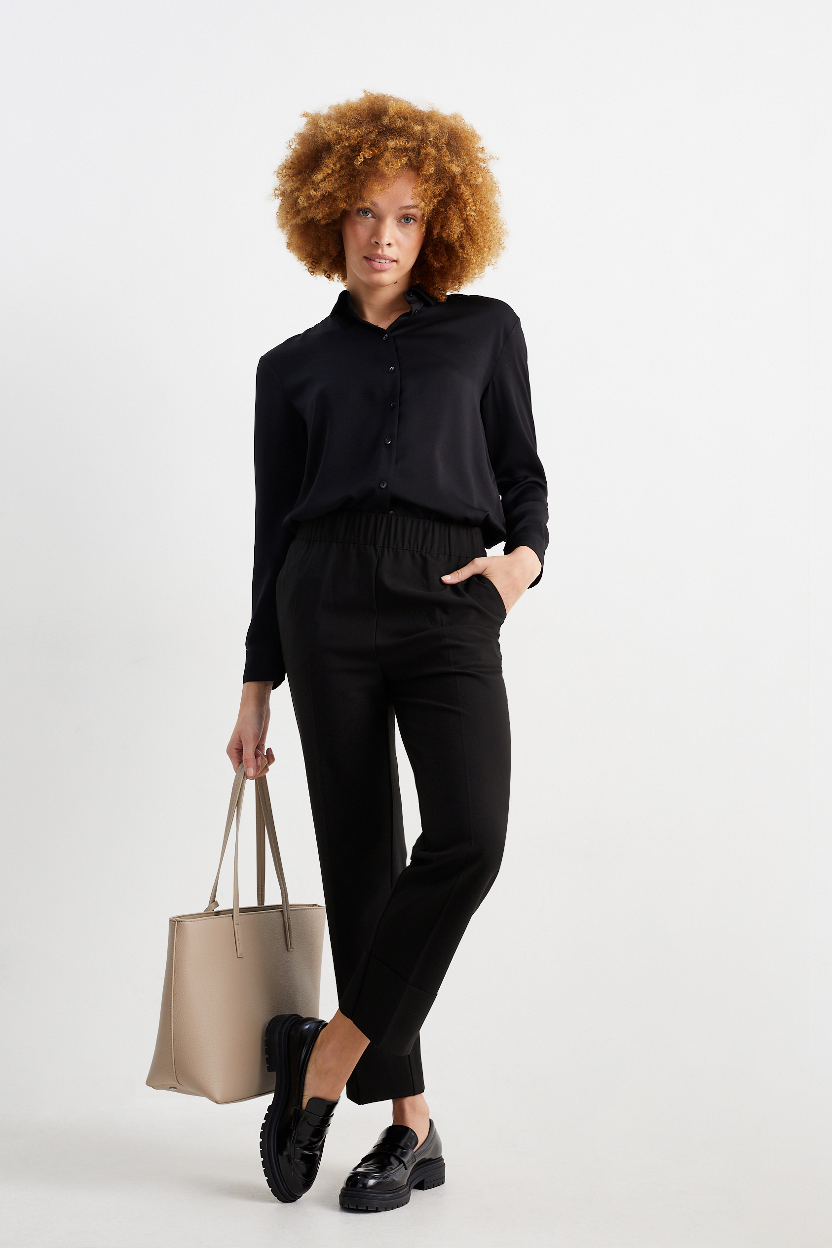 Cloth trousers - mid-rise waist - tapered fit