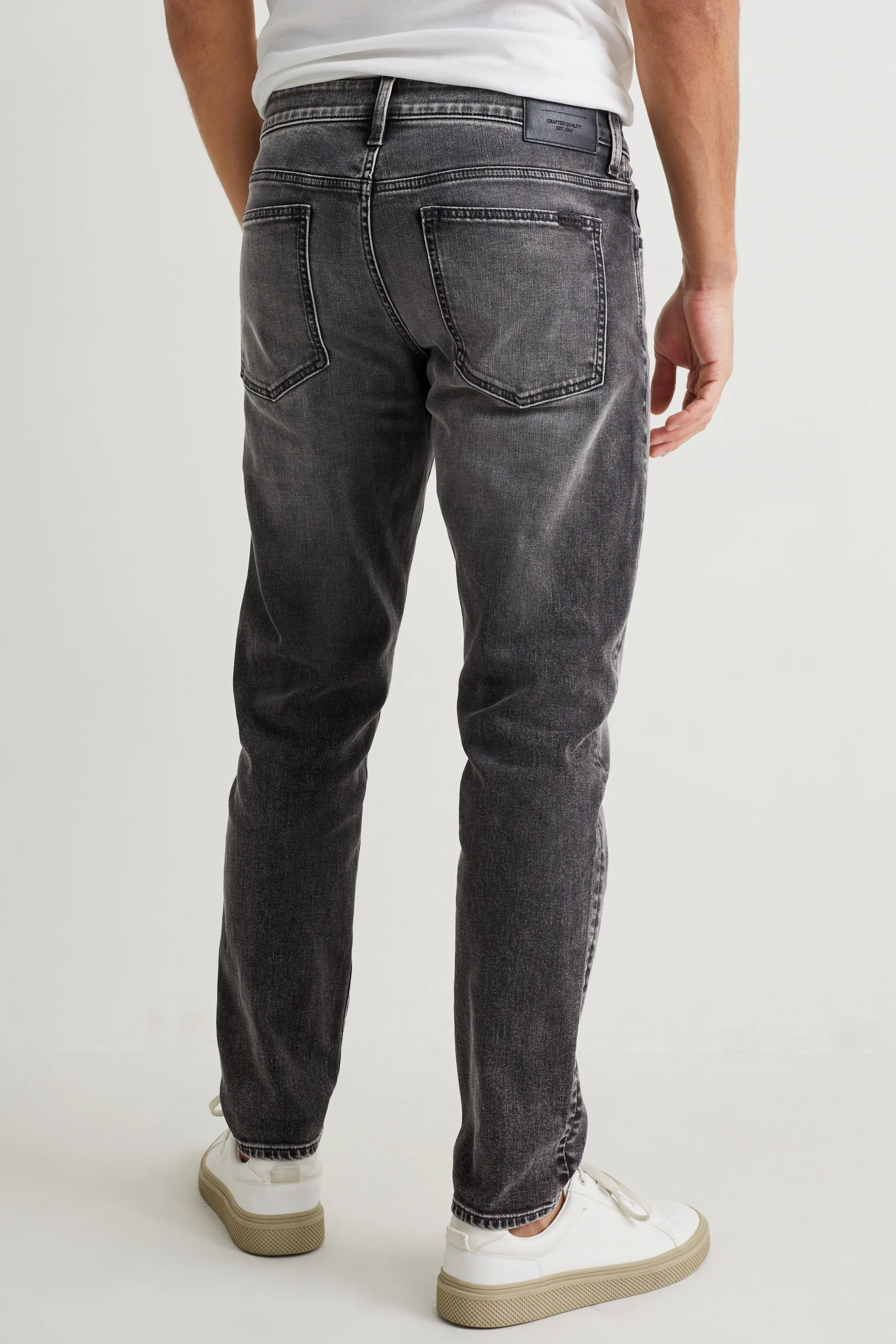 Tapered jeans - LYCRA?