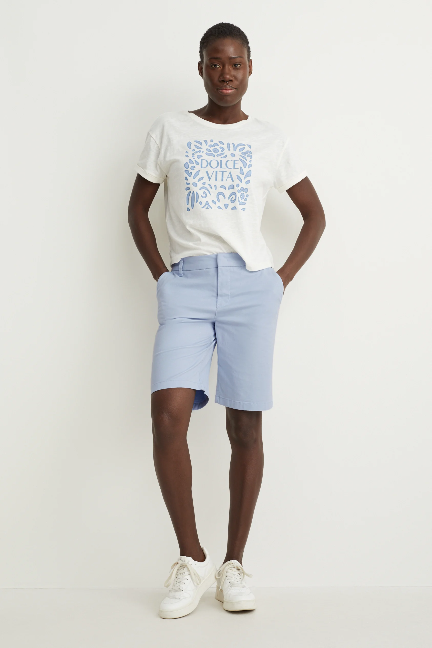Basic Bermuda shorts - mid-rise waist