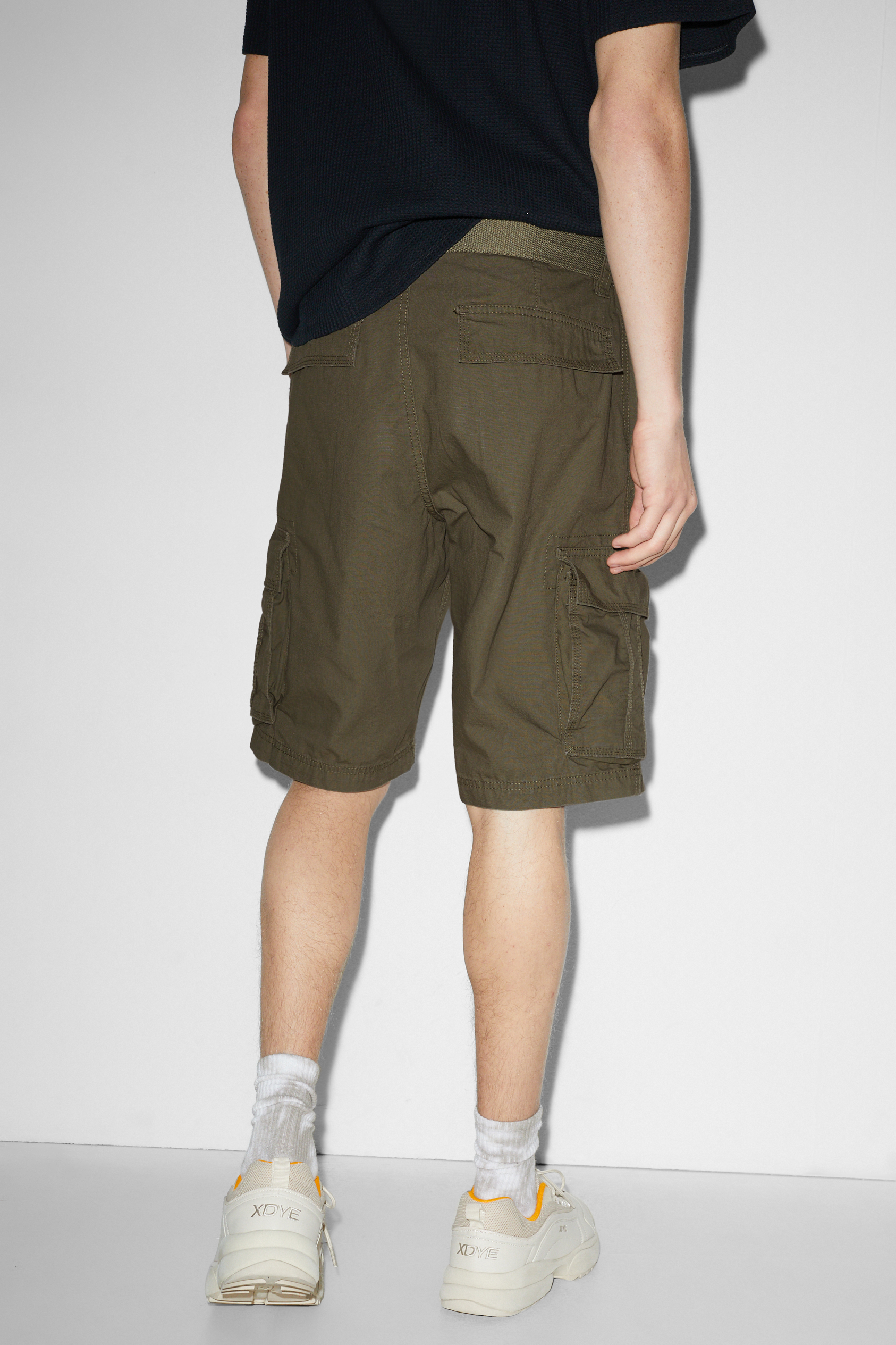 Cargo shorts with belt