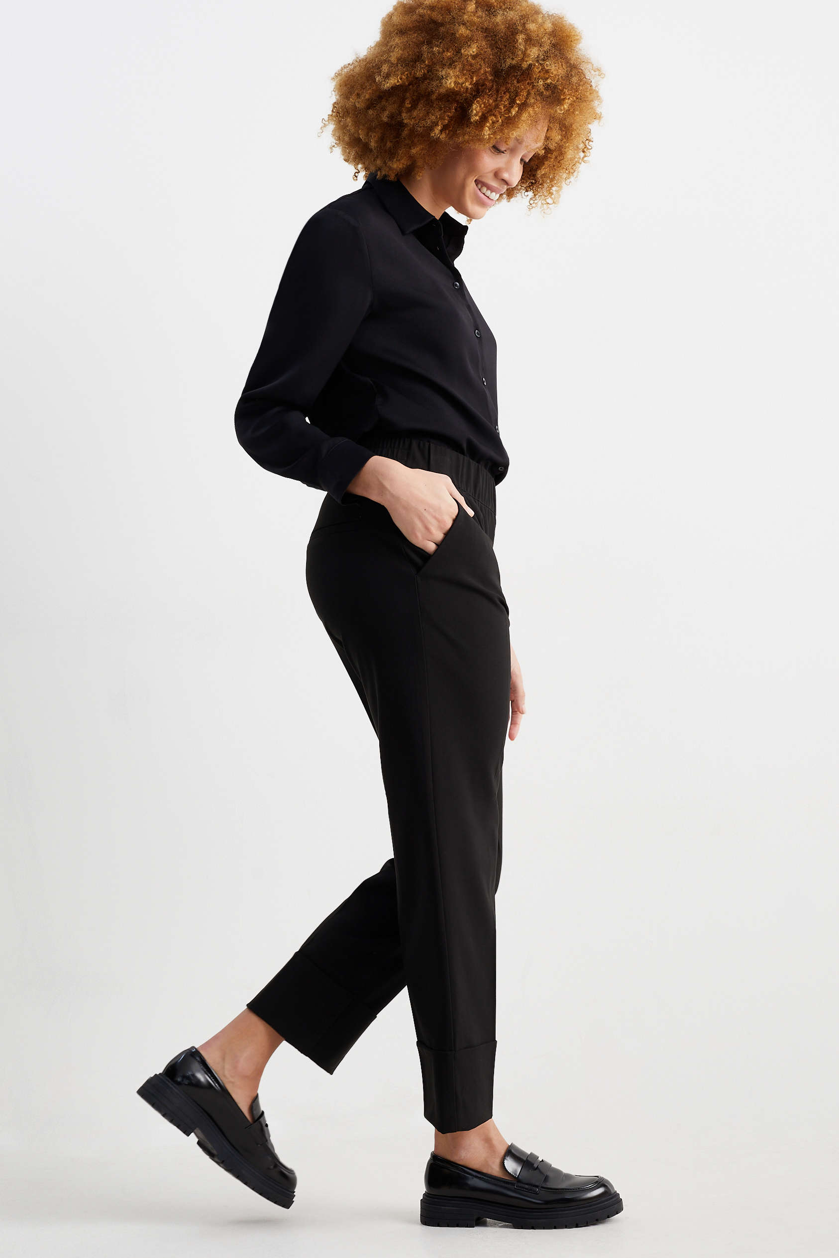 Cloth trousers - mid-rise waist - tapered fit