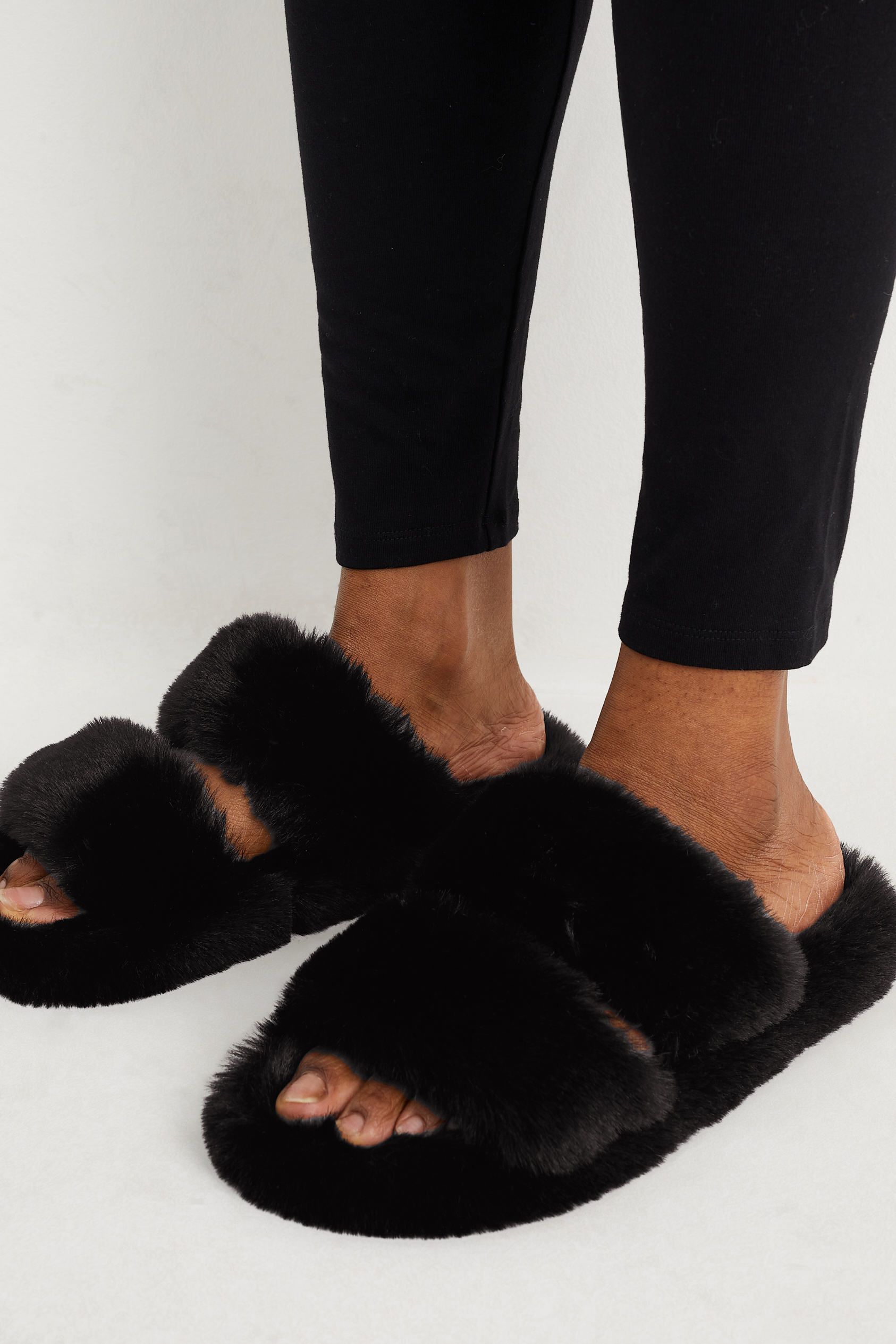 CLOCKHOUSE - faux fur slippers